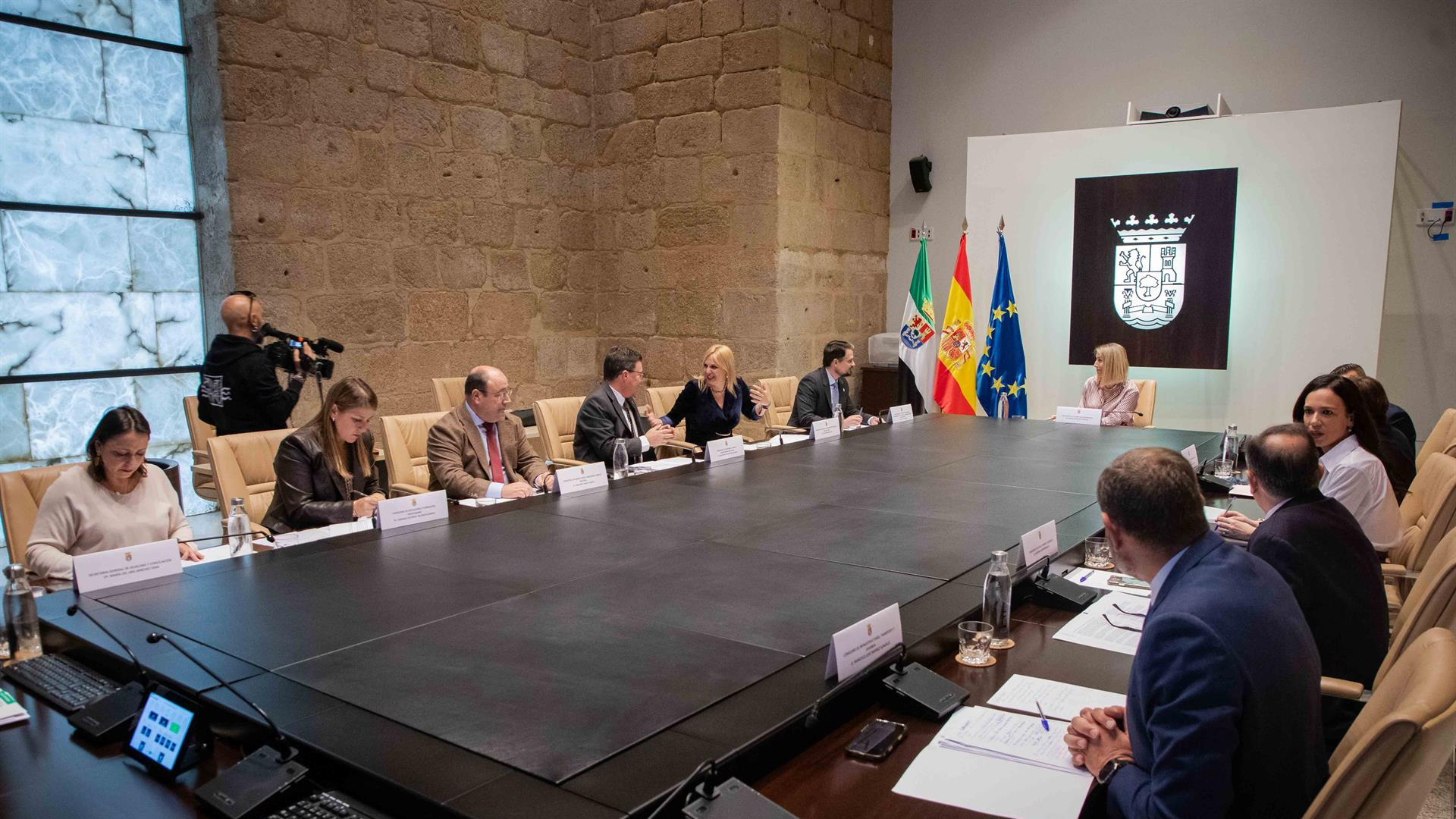 La Junta aprueba una declaración institucional contra la homofobia sin el apoyo de los consejeros de Vox