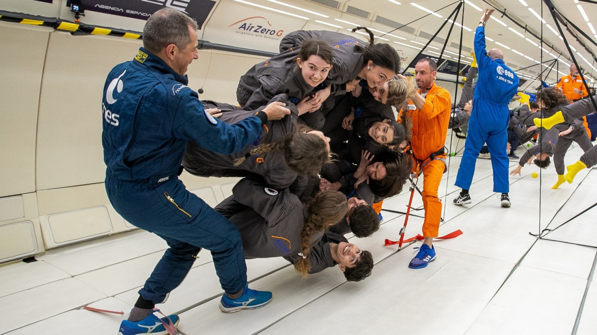 Una estudiante de instituto de Oviedo, astronauta por un día: 