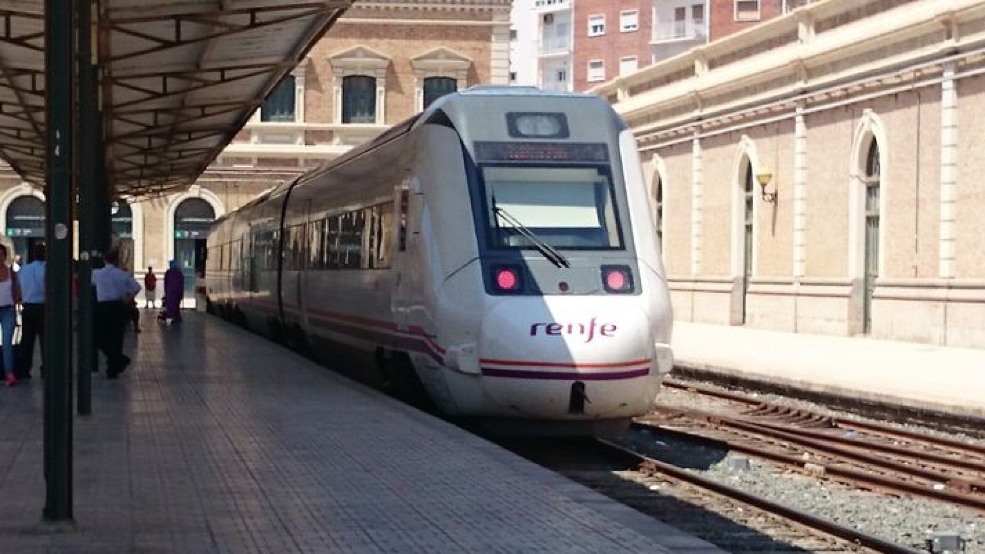 Cartagena exige al Gobierno compatibilizar las obras del tren y el servicio aunque sea más caro