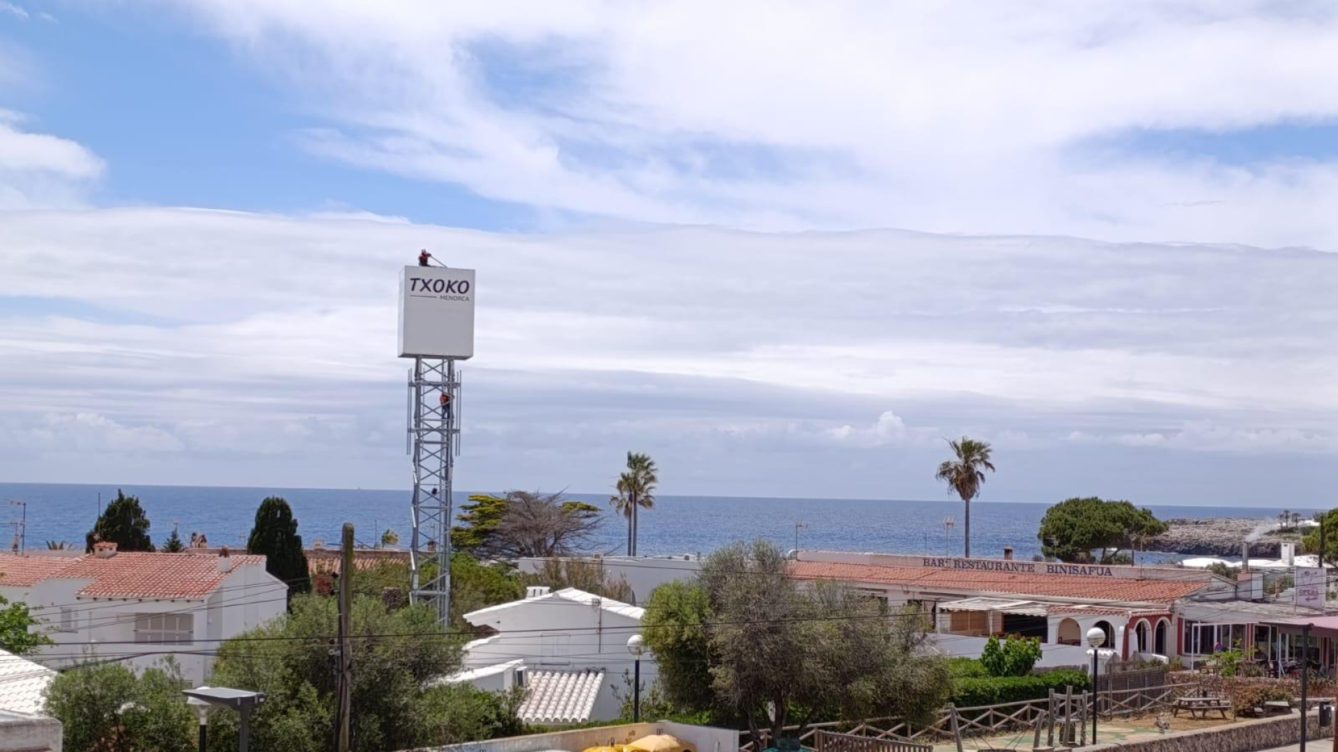 Una ley estatal desafía la protección de Menorca y permite una antena de 23 metros en la costa