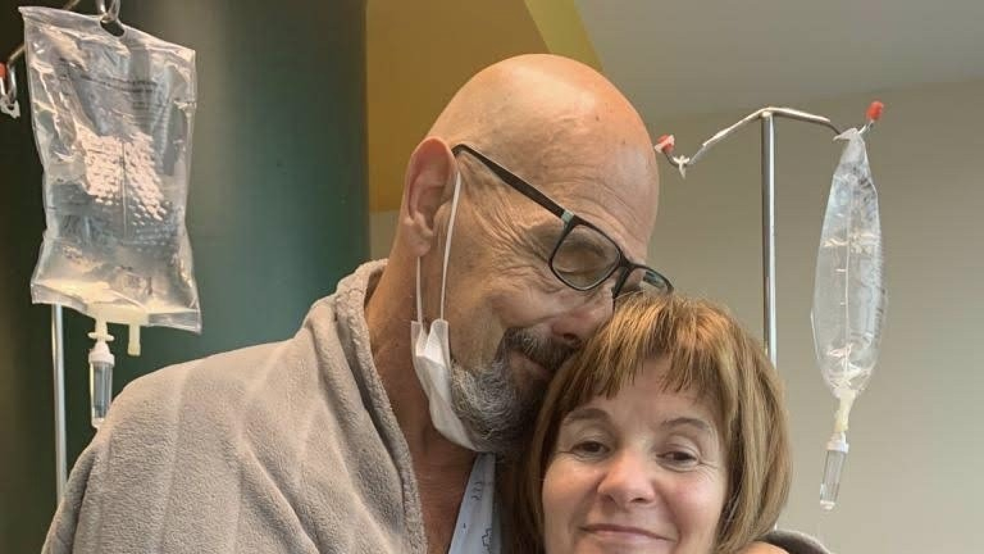 Fernando vive con tres riñones gracias al amor de su mujer: 