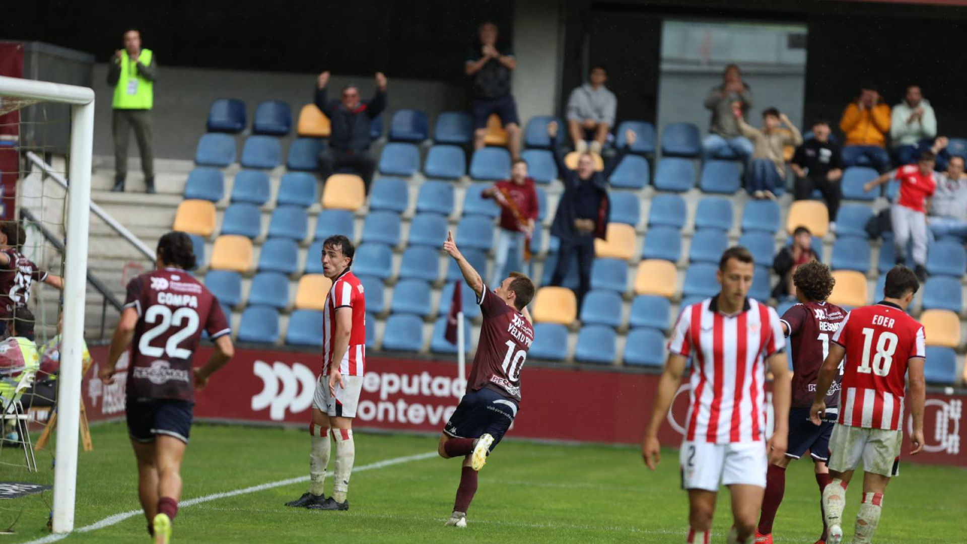 Yelko Pino en el momento clave para el Pontevedra: 