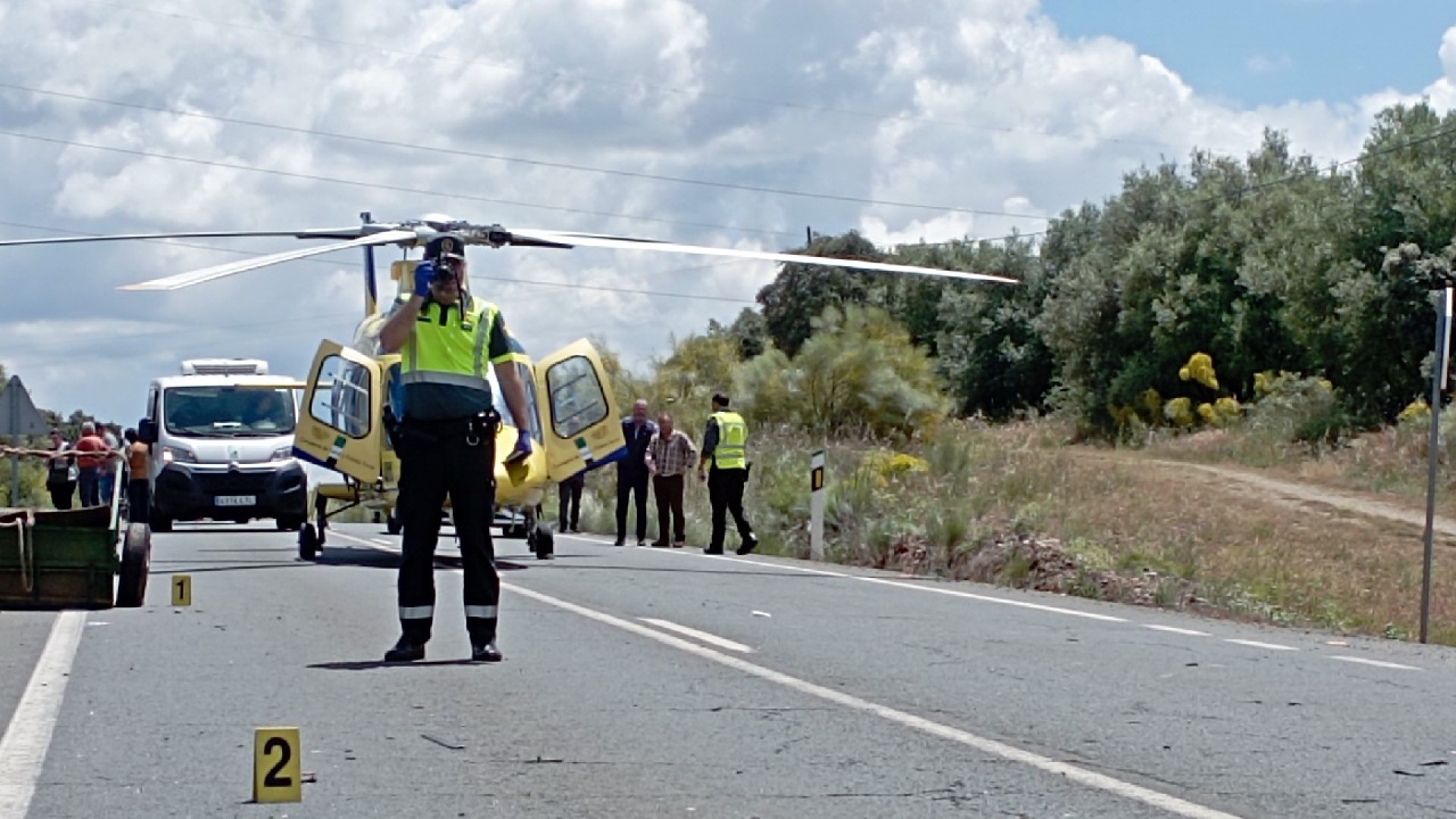 Un coche choca contra un carro de caballos entre Olivenza y Valverde de Leganés y obliga a movilizar un helicóptero de emergencias