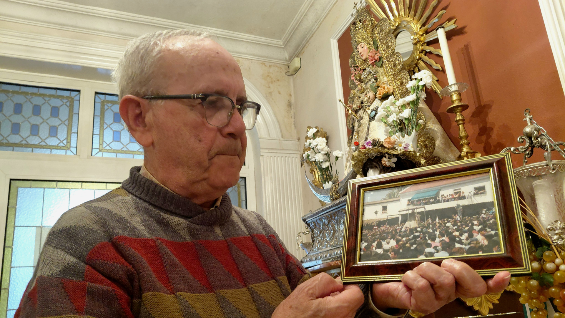 El rociero que rezó la Salve a la Virgen del Rocío sin ser sacerdote y guarda un retablo del siglo XVIII