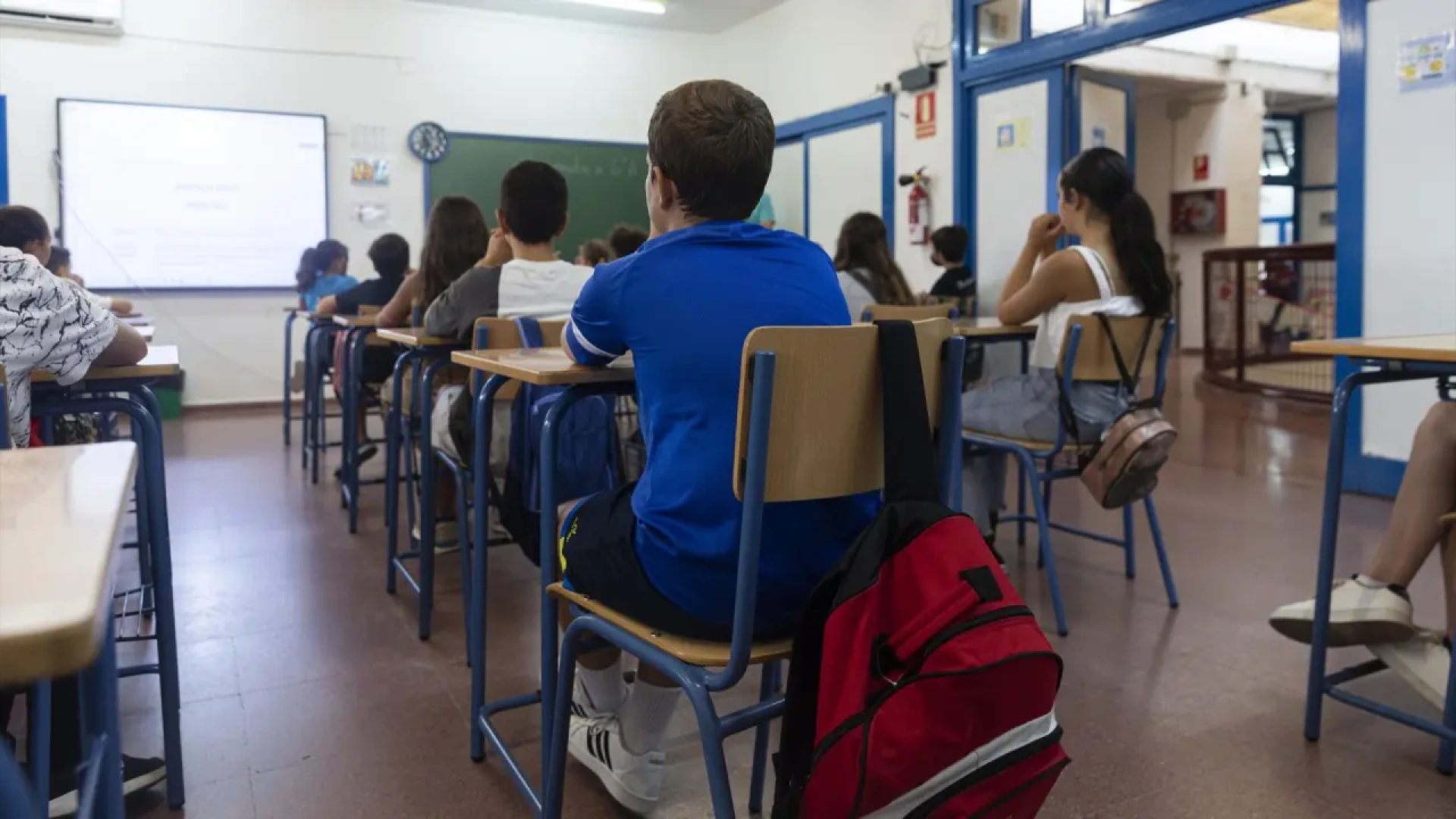 López Miras anuncia 11 millones de euros para mejorar el confort térmico en las aulas de la Región