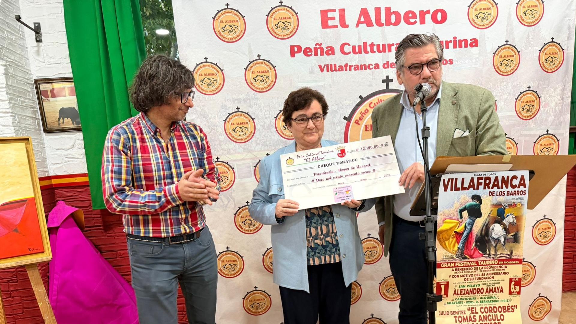 La Peña Taurina El Albero entrega 12.140 euros a la Providencia tras su festejo benéfico