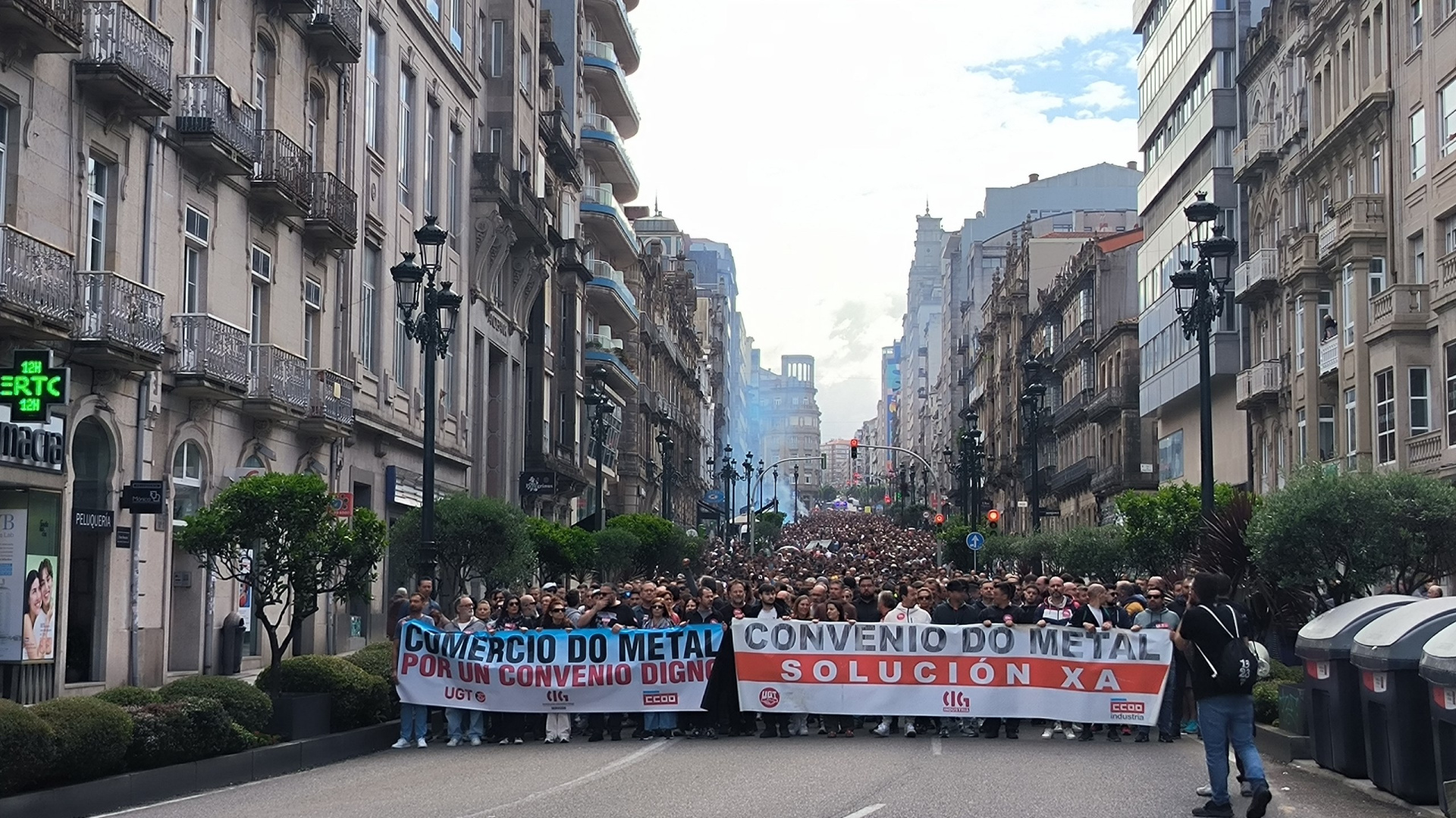 Más de 2.000 trabajadores del metal se manifiestan en Vigo para exigir un convenio digno
