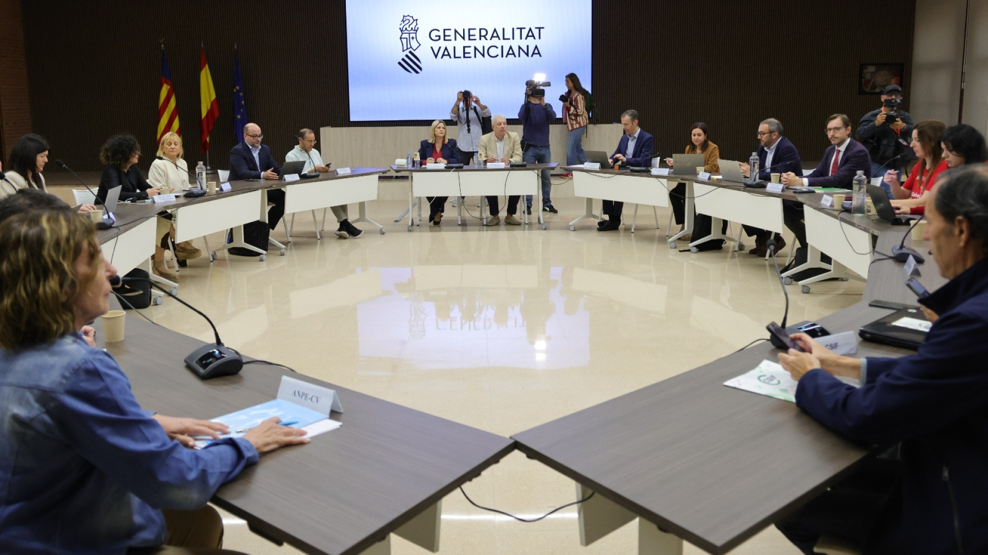 Educación se abre a reducir ratios y convoca a los sindicatos el lunes para negociar