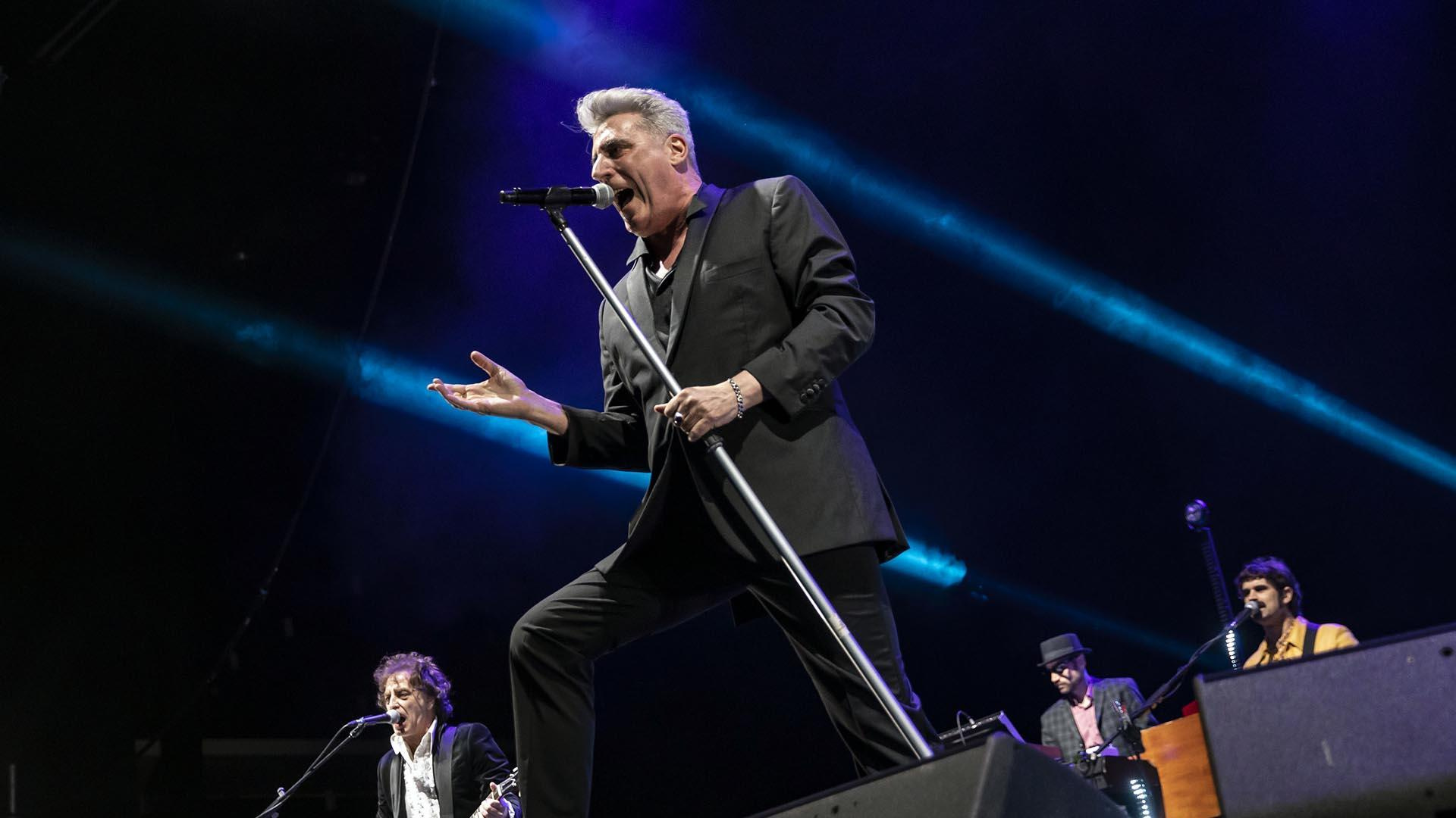 Loquillo inaugura su gira en Pamplona con un concierto arrollador y la inesperada visita de Kutxi Romero