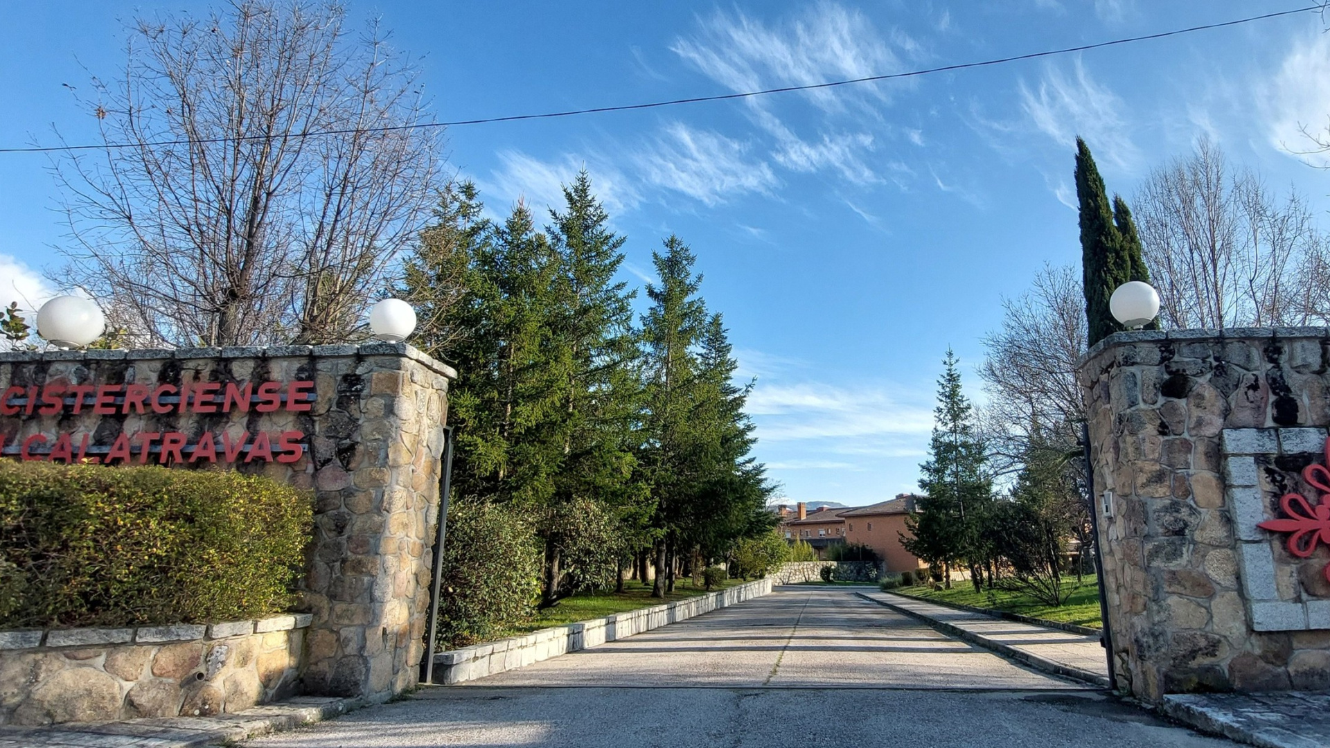 Dos esculturas de Churriguera que se conservan en el Monasterio de las Calatravas en Moralzarzal, declaradas Bien de Interés Cultural