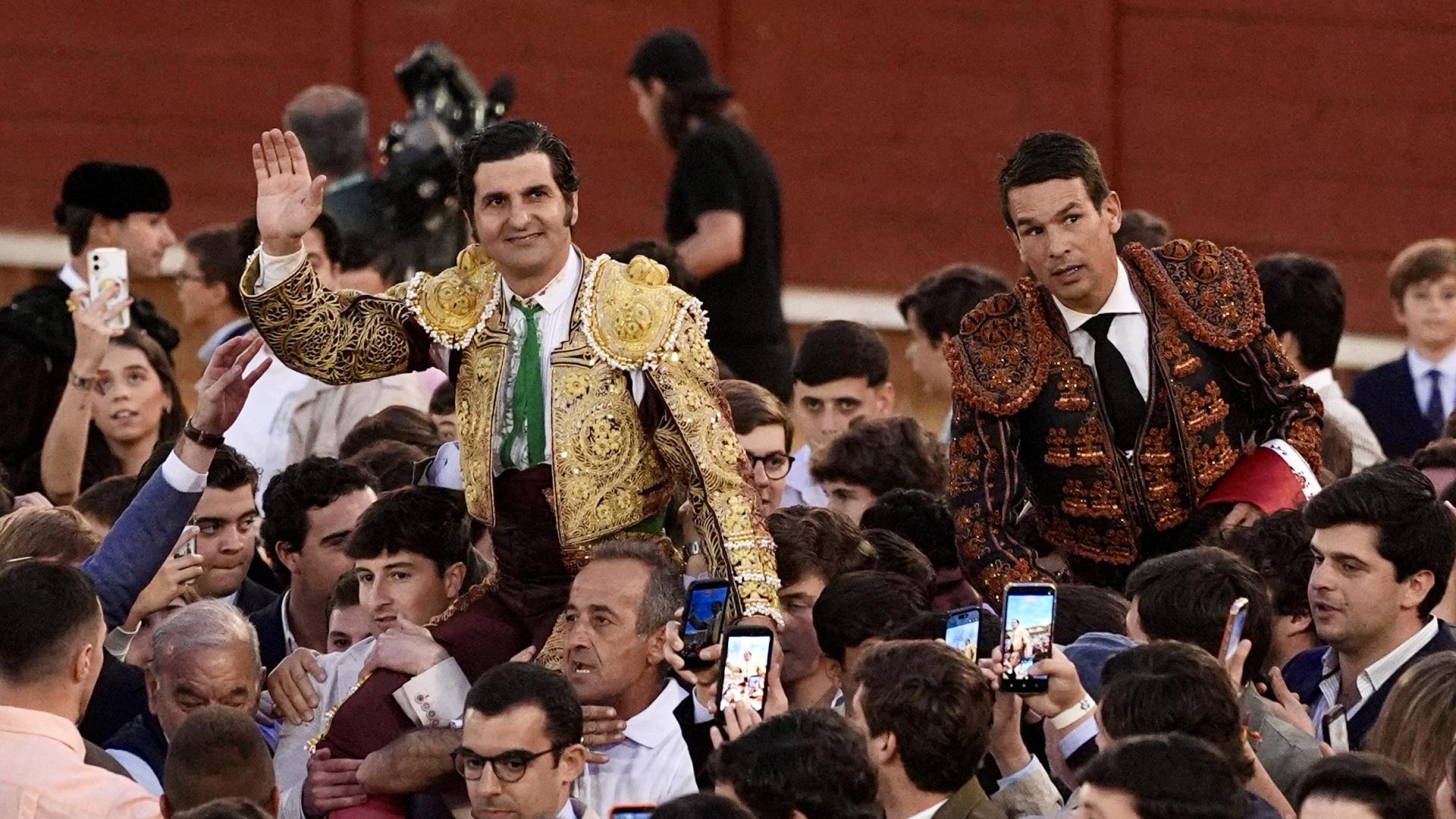 Morante de la Puebla marca diferencias en Jerez, a hombros con Manzanares