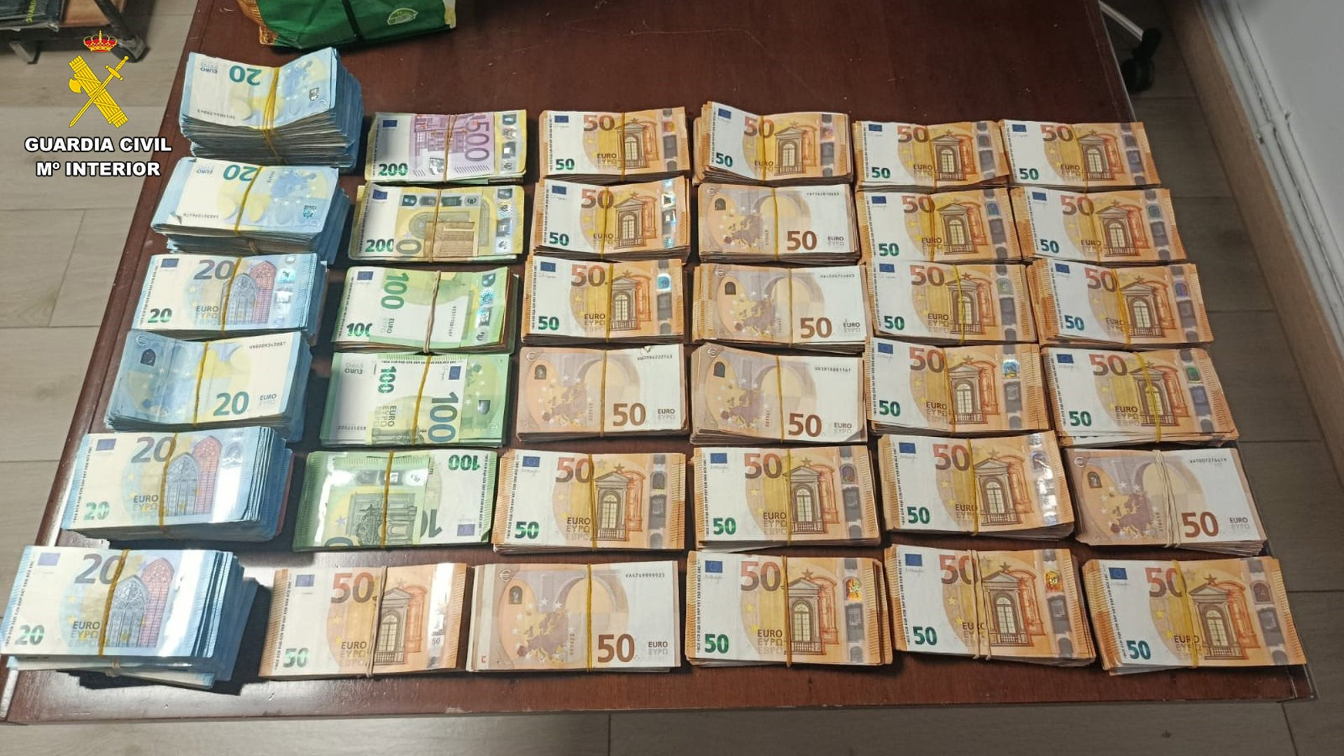 Un perro de la Guardia Civil destapa 195.000 euros ocultos en un coche en Albacete