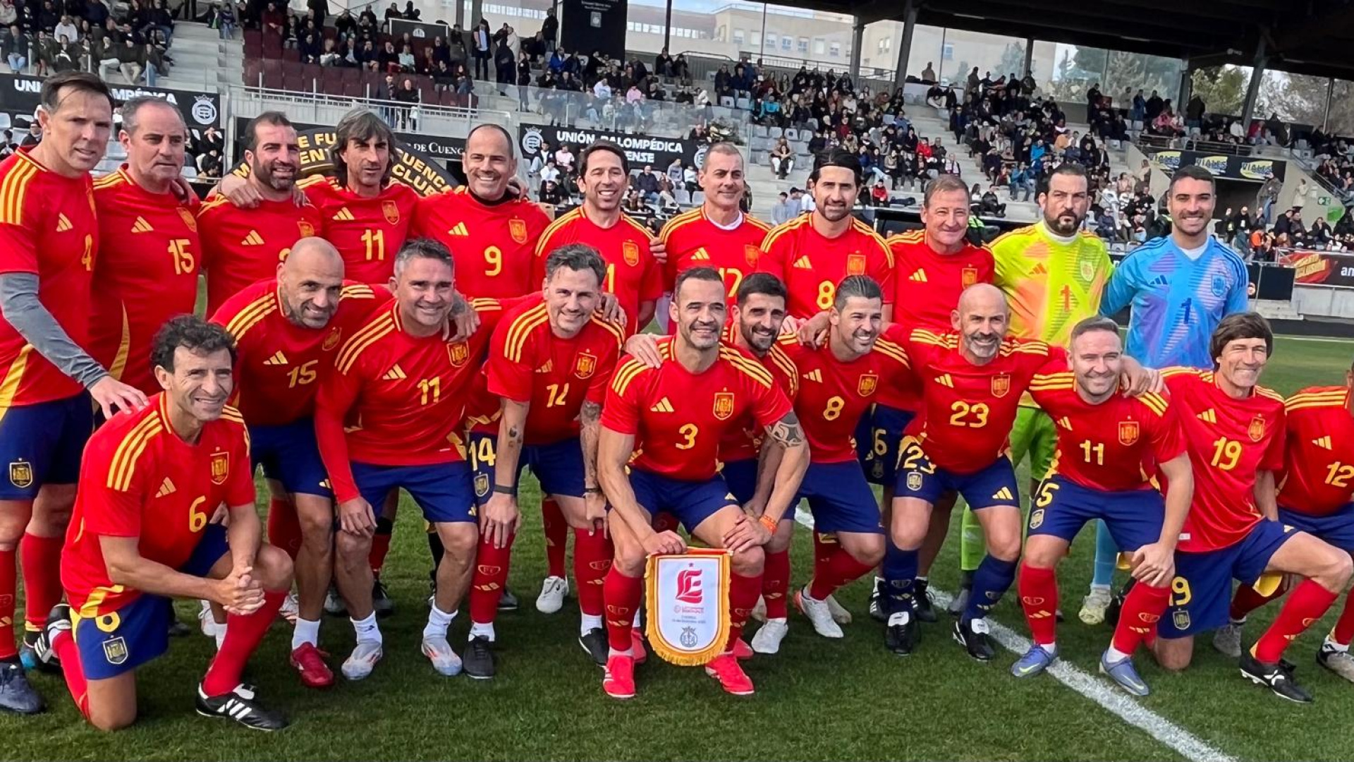 Leyendas España se vuelca con la ELA en Cáceres con un partido benéfico impulsado por Unzué