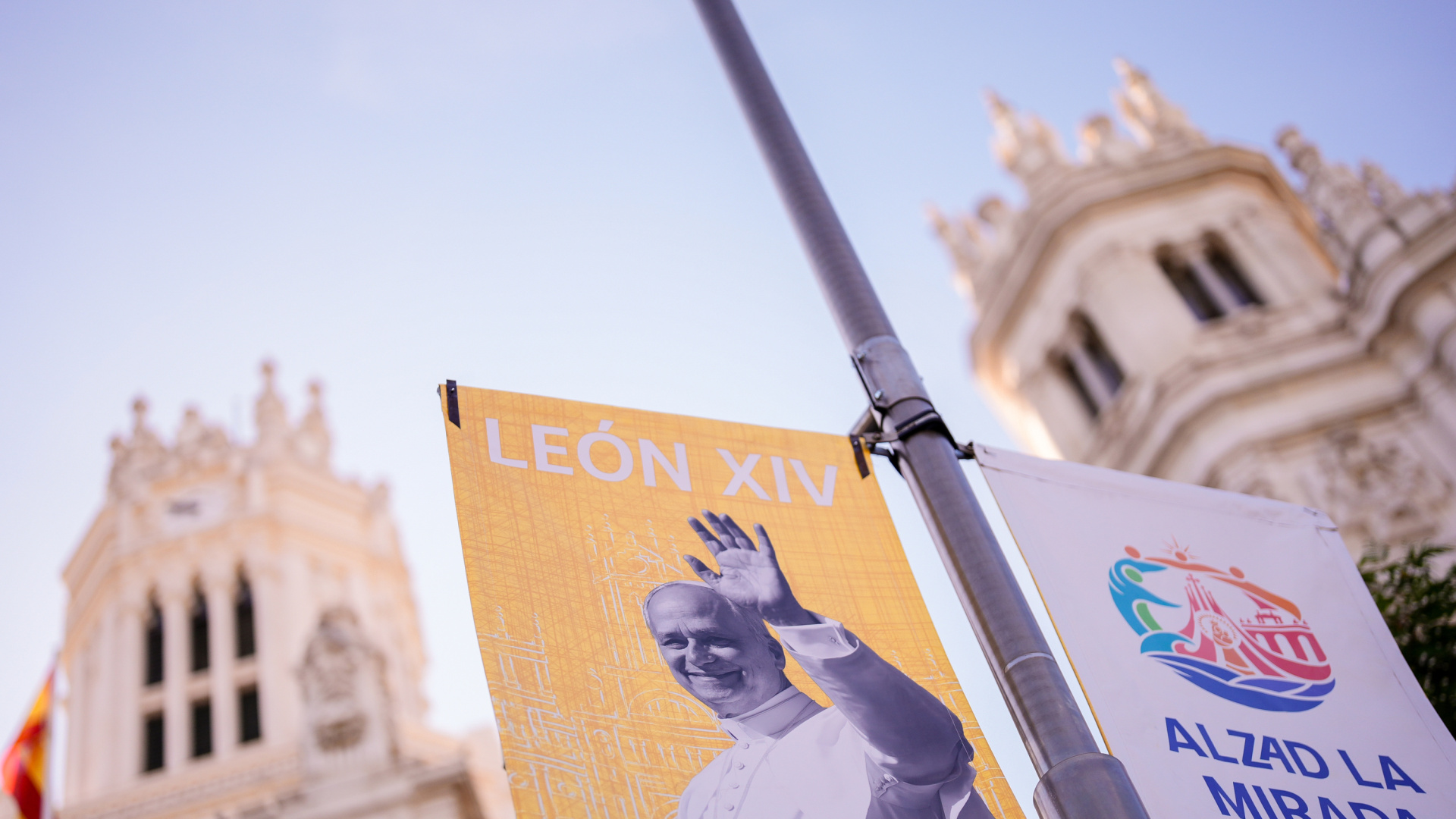 Madrid se engalana para la visita del Papa: así se prepara la capital
