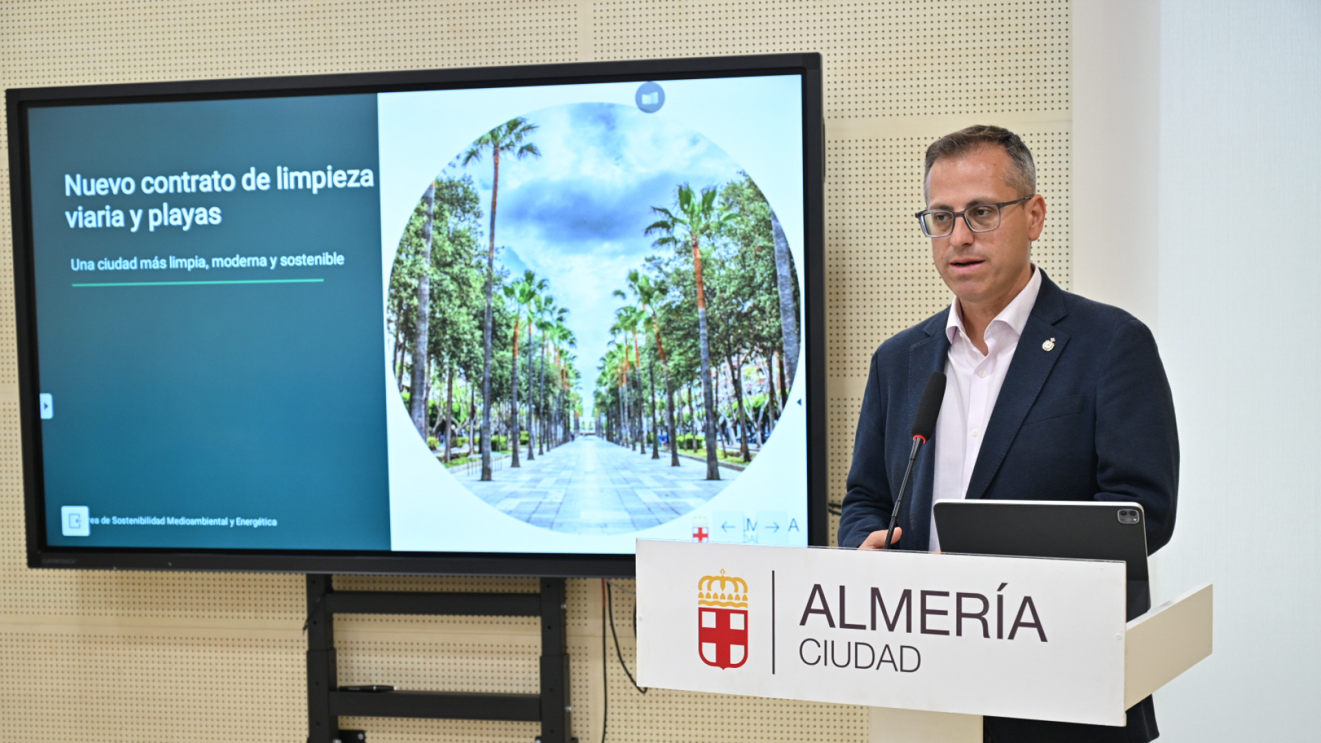 Almería adjudica su mayor contrato de limpieza para transformar la ciudad