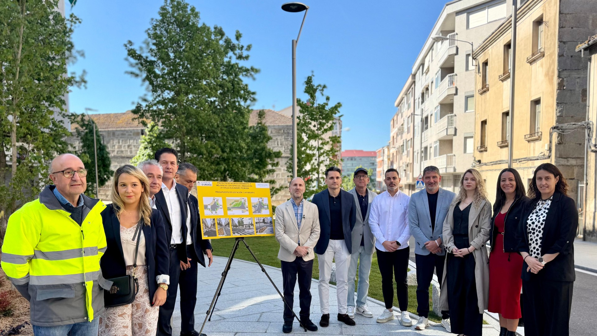 El alcalde de Ourense inaugura las obras de remodelación de la calle Alejandro Pedrosa en el barrio do Vinteún