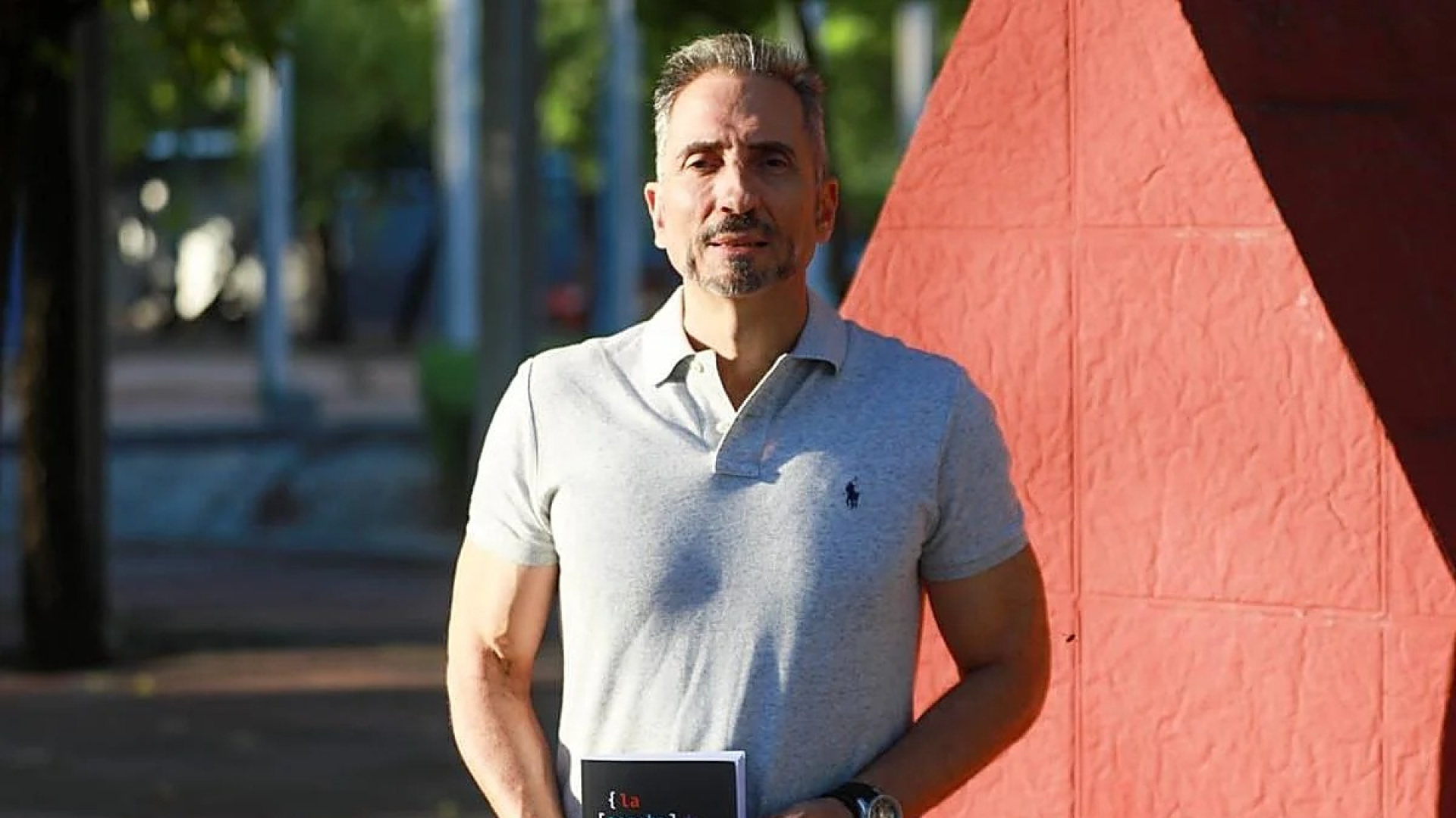 De víctima a verdugo con la tecnología: Jesús Álvarez presenta en Cádiz su novela sobre el acoso escolar