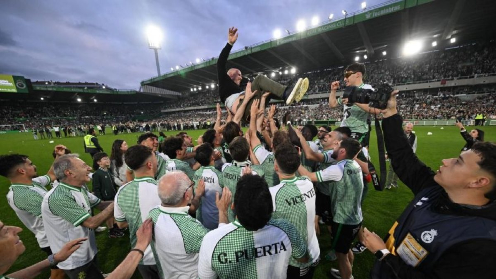 ¿Debería jugar el Racing igual en Primera que en Segunda? Chuchi Cos reflexiona sobre ello y manda un mensaje a José Alberto