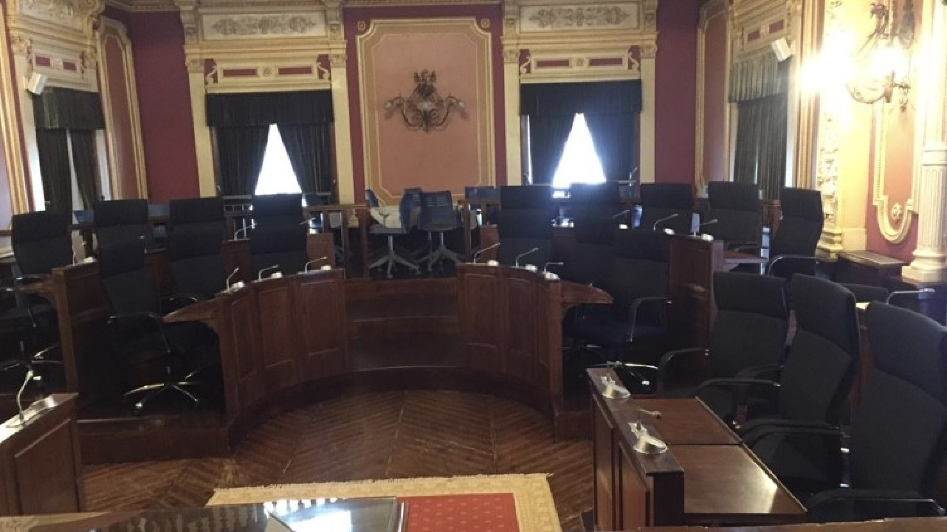 La oposición rechaza la cuestión de confianza planteada por el alcalde de Ourense para aprobar los presupuestos