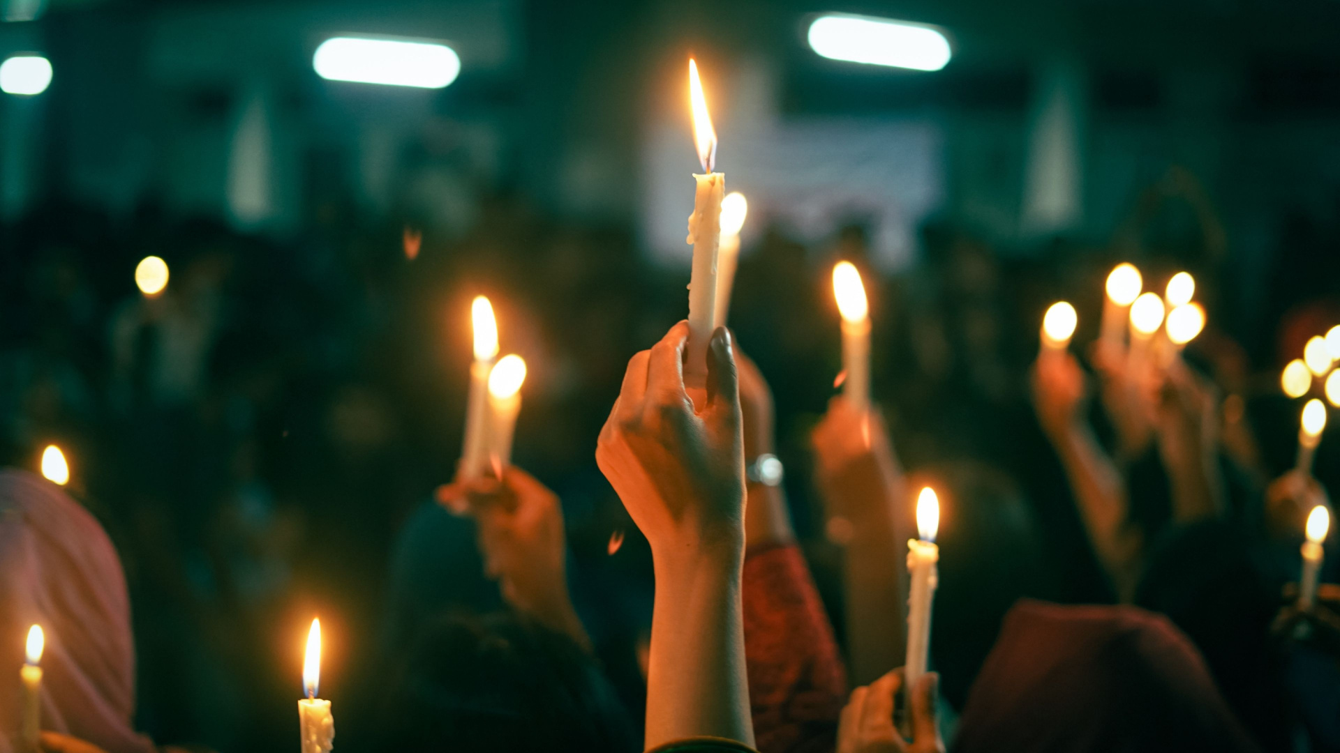Jóvenes para jóvenes: la Iglesia de A Coruña celebra una Vigilia de Pentecostés para ser 
