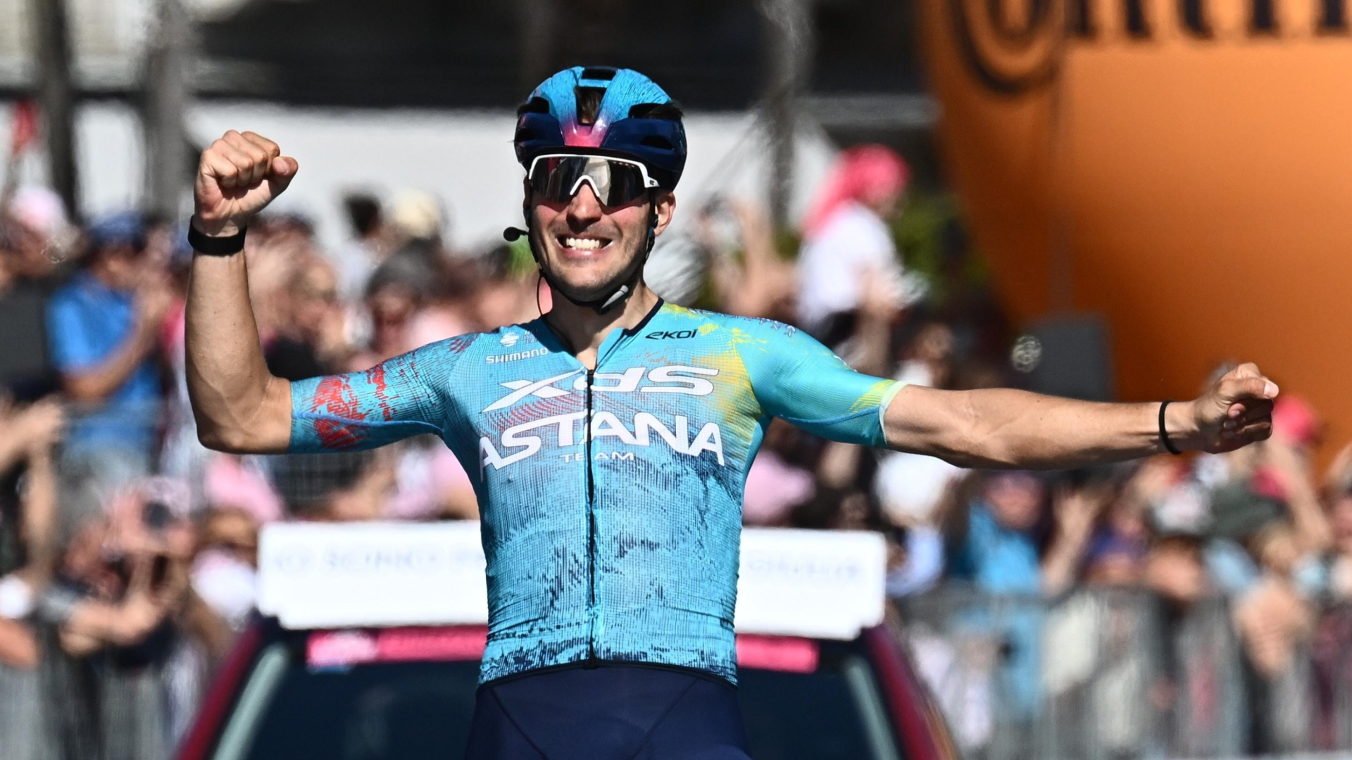 El italiano Bettiol se corona en el Giro tras una fuga 'consentida' como antesala de los Alpes