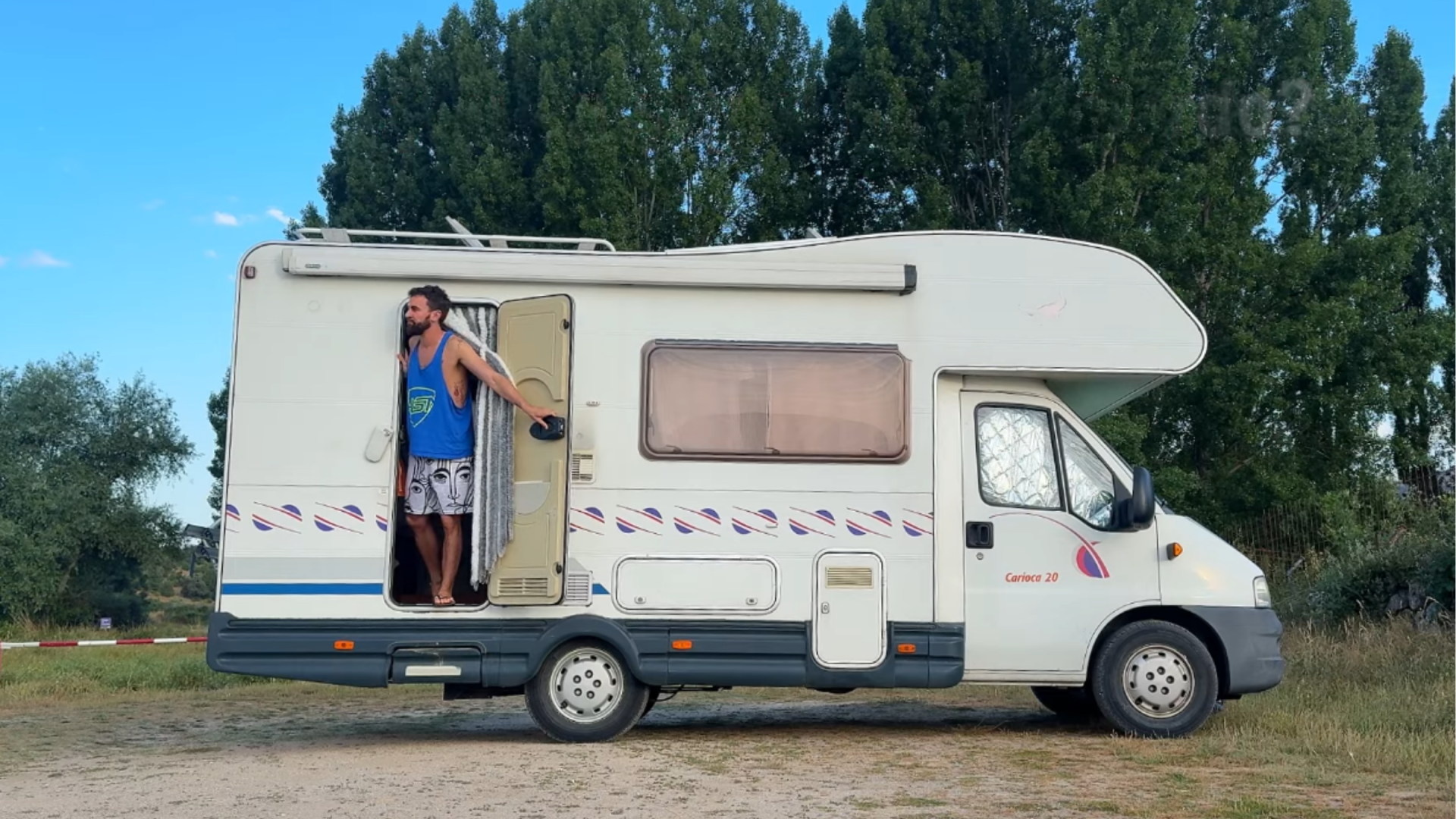 Antonio vive en una autocaravana: 