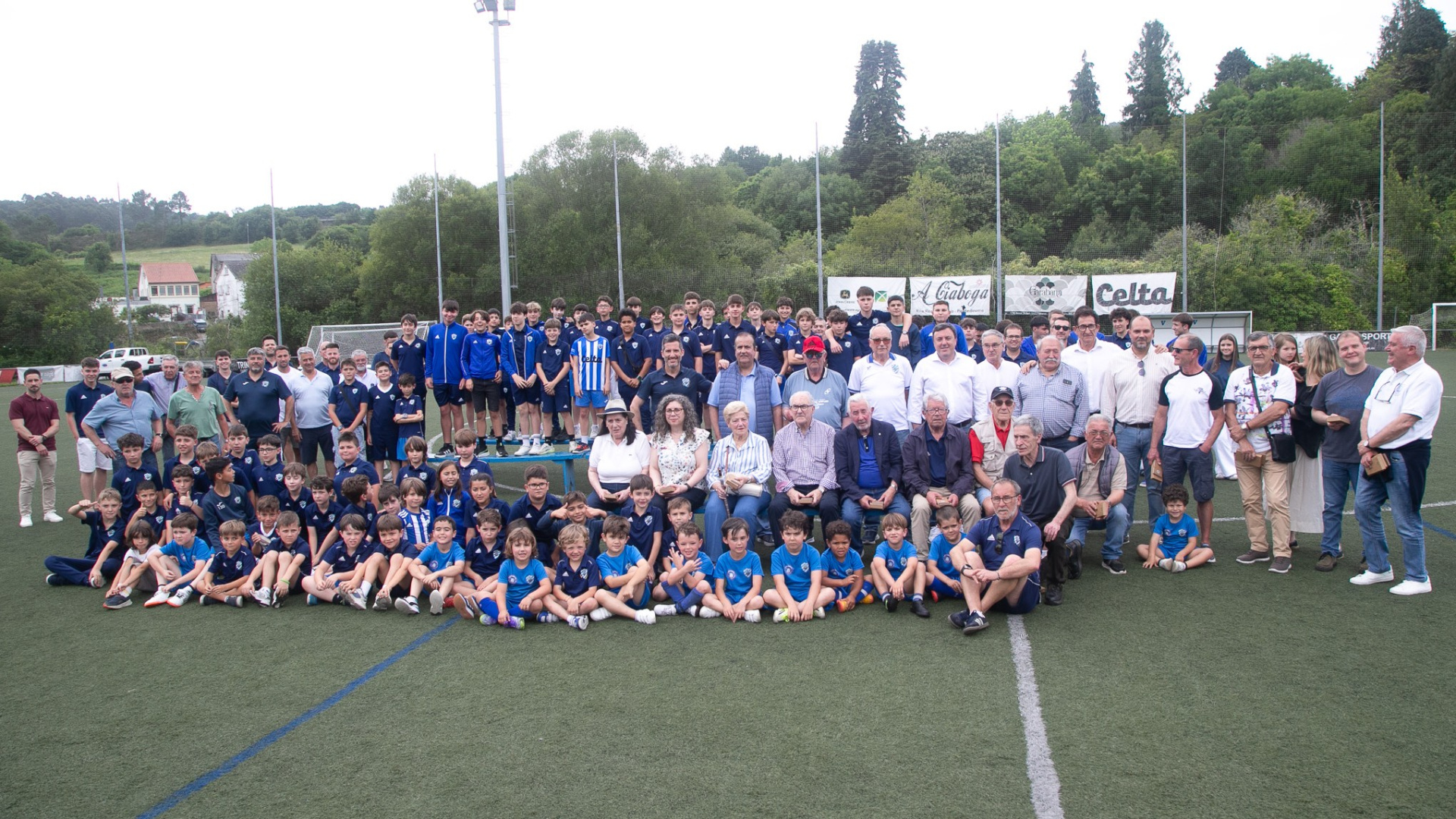 La Diputación y el Concello de Pontedeume celebran con el Eume Deportivo sus 75 años de historia