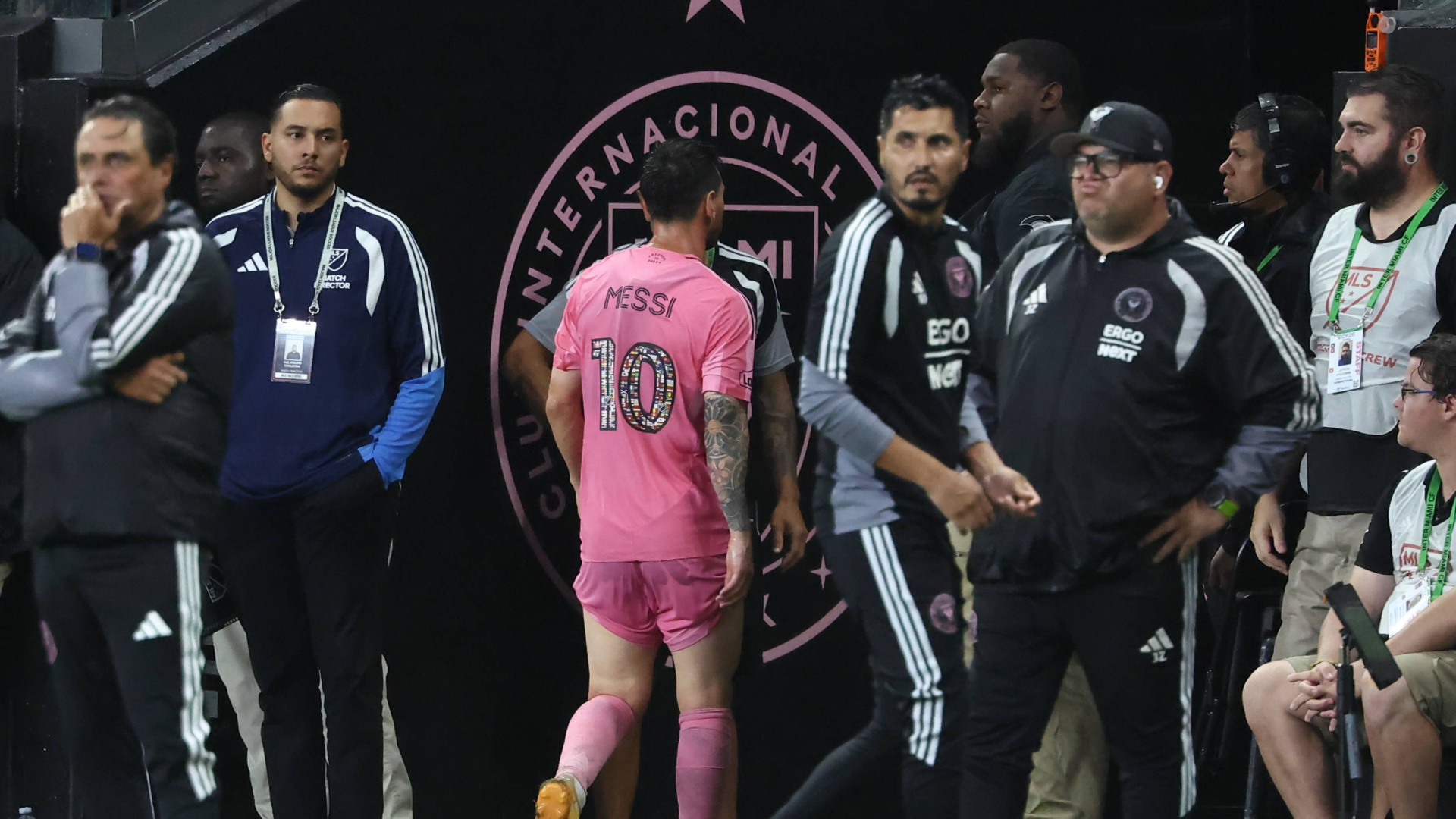 El entrenador del Inter de Miami apaga las alarmas ante una posible lesión de Messi: 
