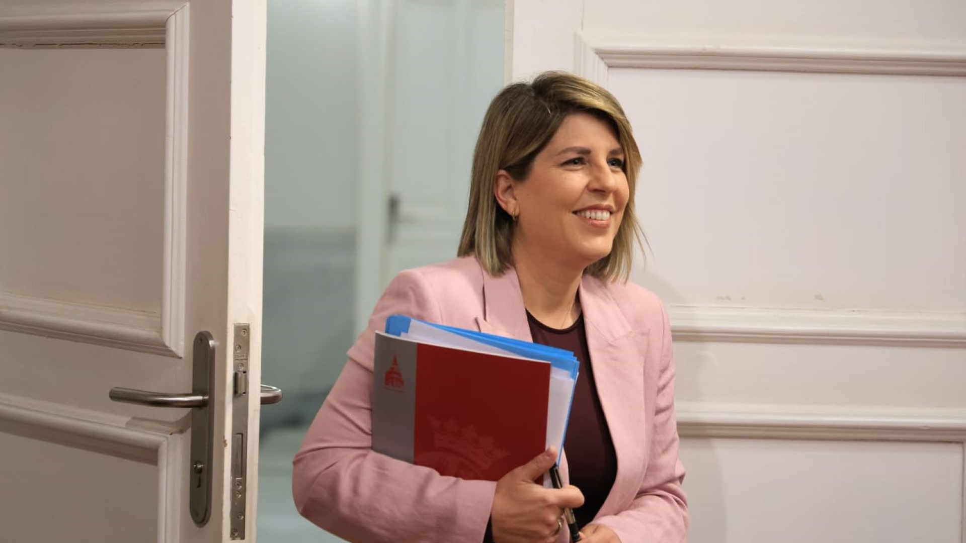 El PSOE se apoya en tránsfugas de Vox para desalojar a Noelia Arroyo de la alcaldía de Cartagena
