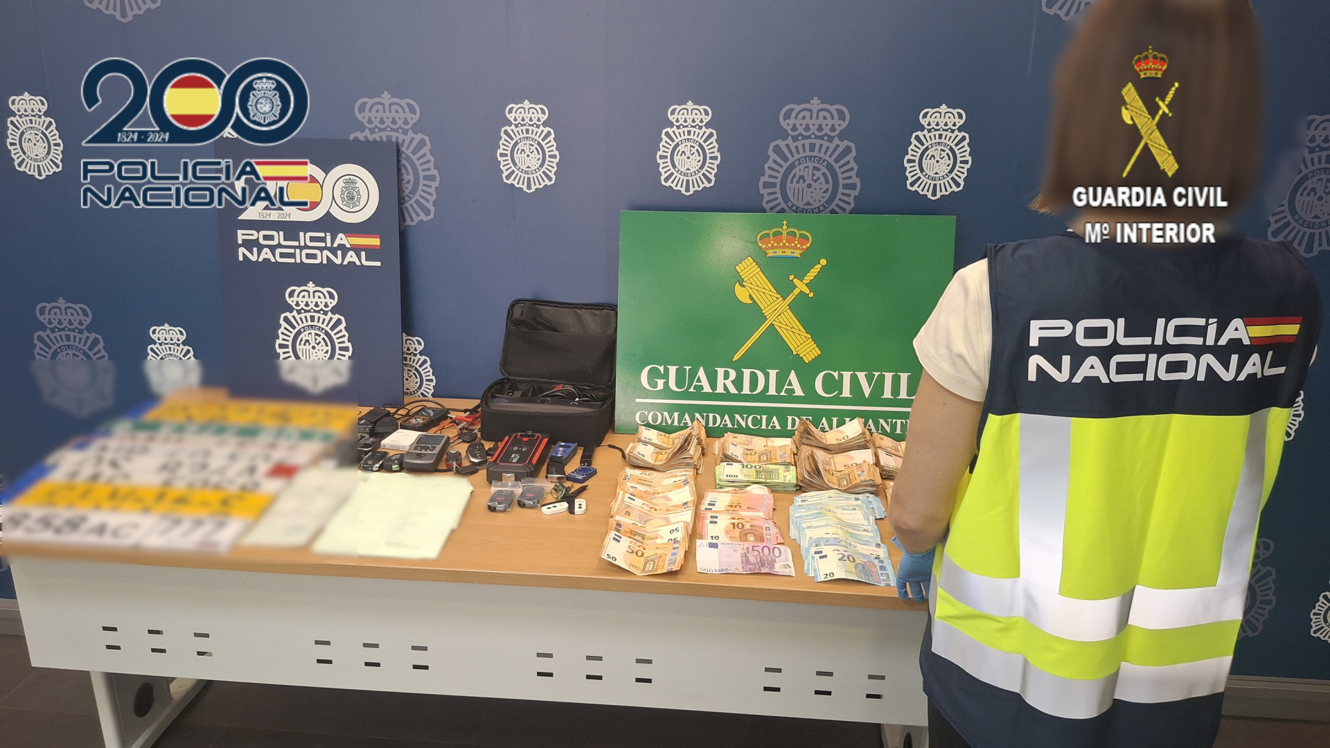 Así clonaban coches robados en Alicante: documentos falsos, talleres ocultos y miles de euros en efectivo