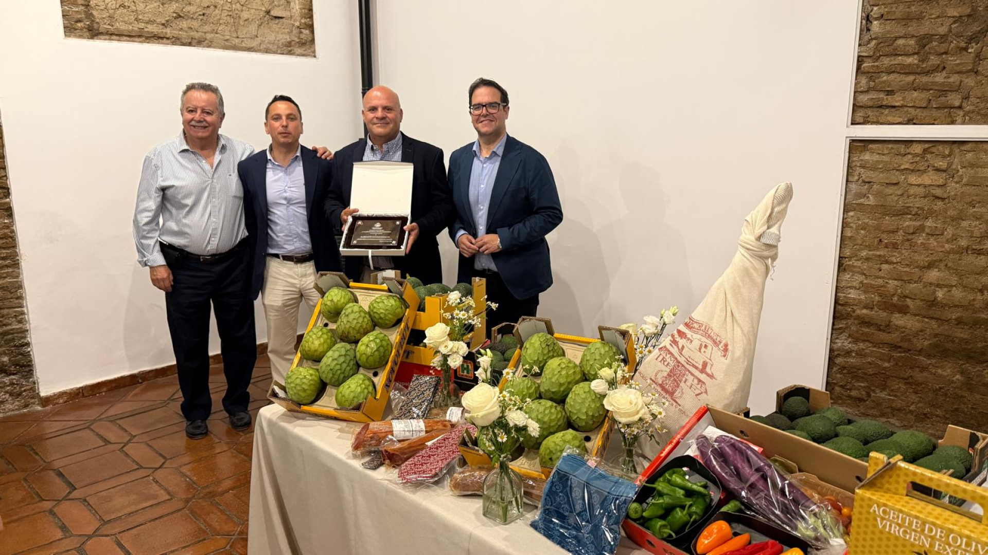 Almuñécar celebra el reconocimiento a uno de los mayores productores de chirimoya del mundo