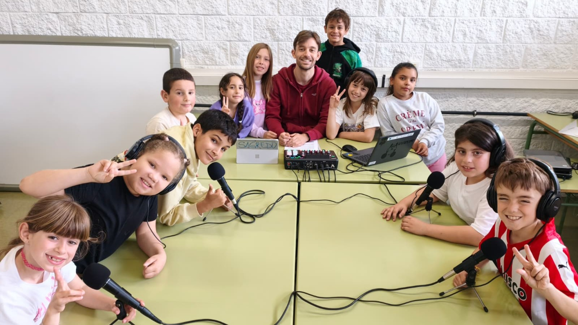 Un colegio de Gijón 'viaja al centro de la Tierra' con un podcast y opta al Premio Nacional de Radio Escolar 'Gonzalo Estefanía' que convoca COPE