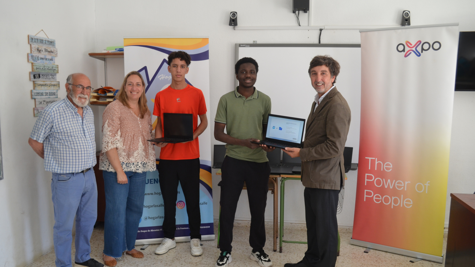 La energética Axpo Iberia dona equipos informáticos a Hogar La Salle para la formación de jóvenes en Jerez