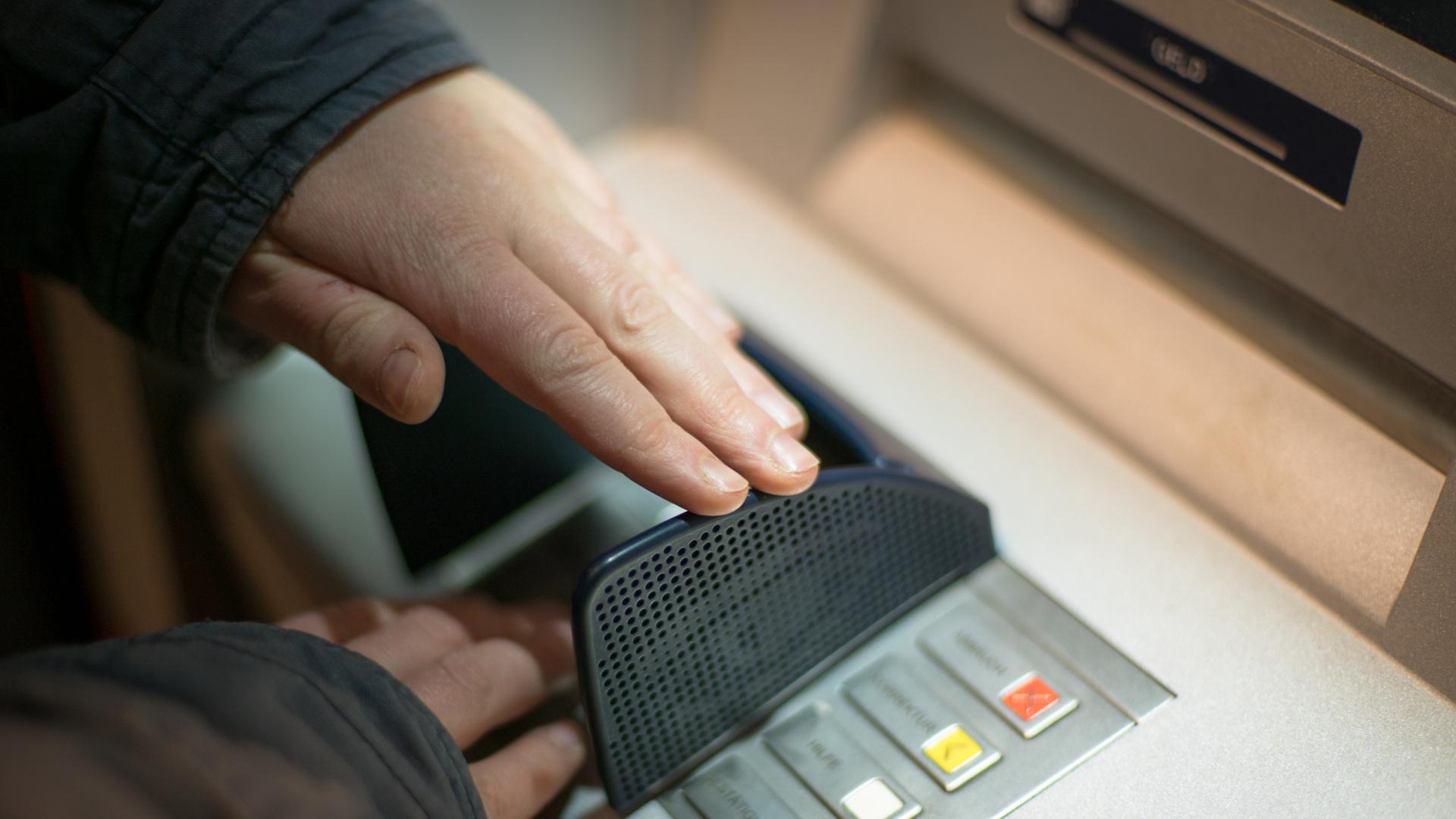 ¿Cuántos municipios de Castilla y León no tienen acceso a oficinas bancarias?