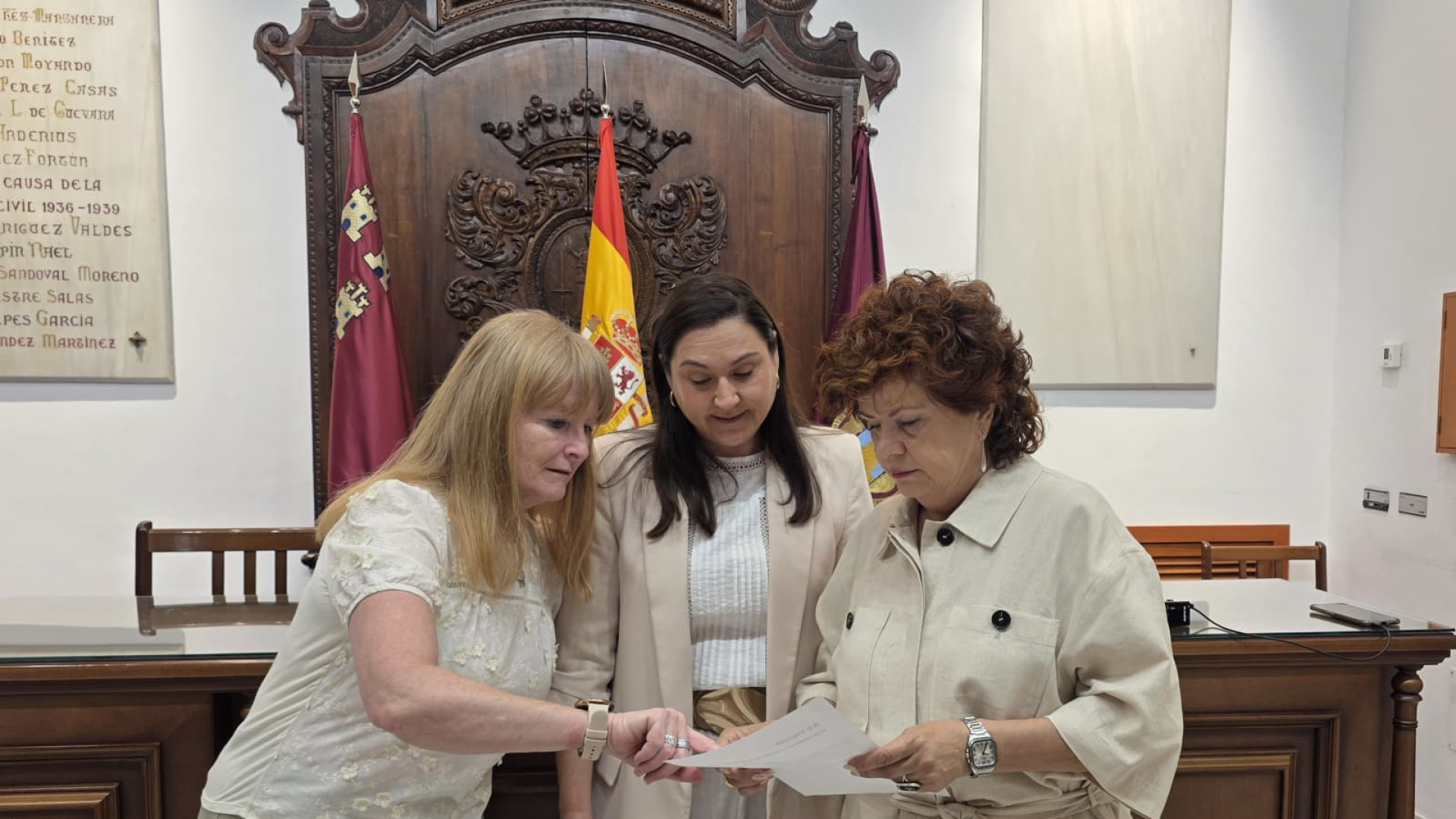 Lorca aprueba una ordenanza pionera que agiliza los informes de arraigo y reagrupación familiar