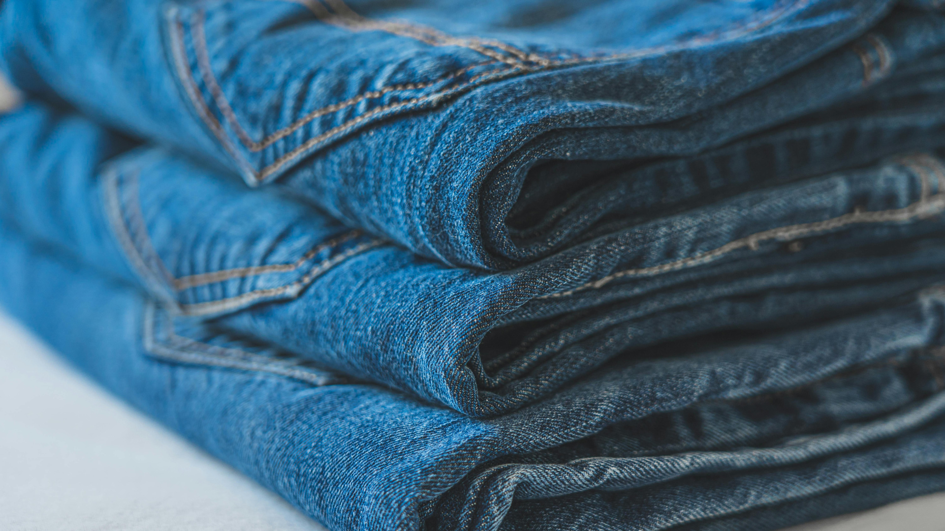 Lavar los pantalones correctamente puede alargar su vida útil