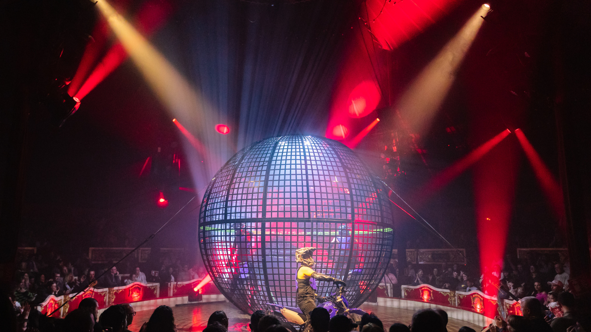 El Circo Raluy Legacy desafía los límites humanos en Cartagena con su nuevo show ‘CYBORG’