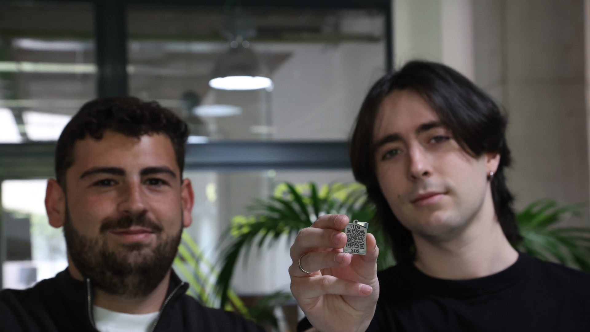 Crean la placa vIDa QR que guarda tu información vital para emergencias