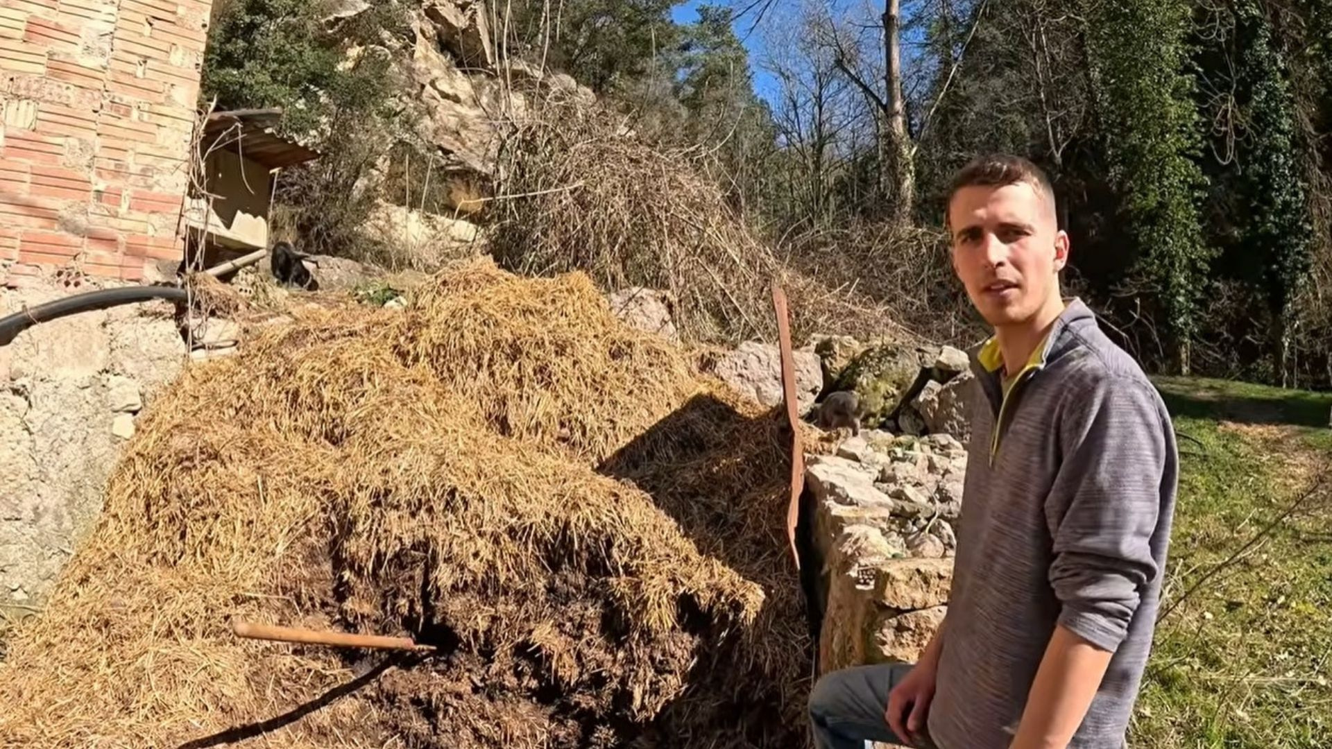 Arnau, 24, dejó Barcelona para montar una granja: 