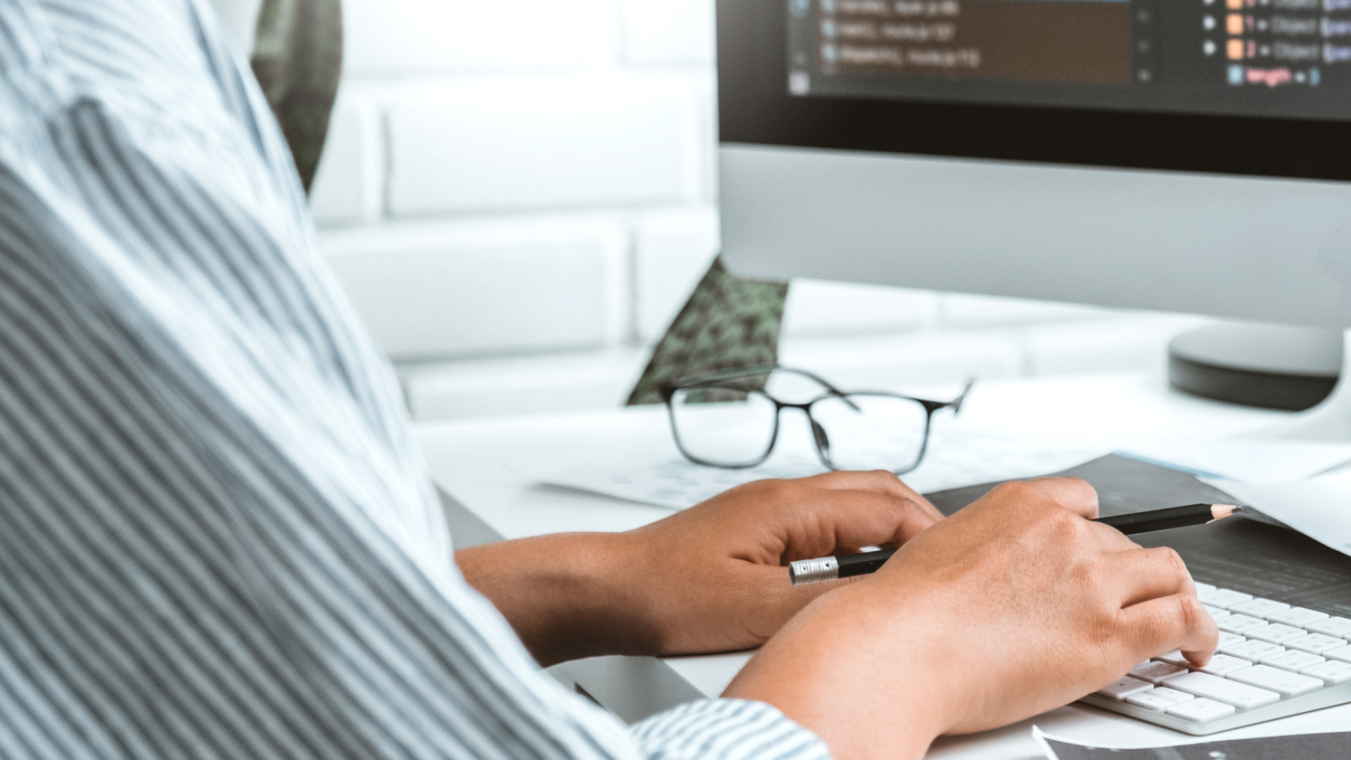 Avansuite se adelanta a Hacienda: la solución navarra para la facturación electrónica y el control horario
