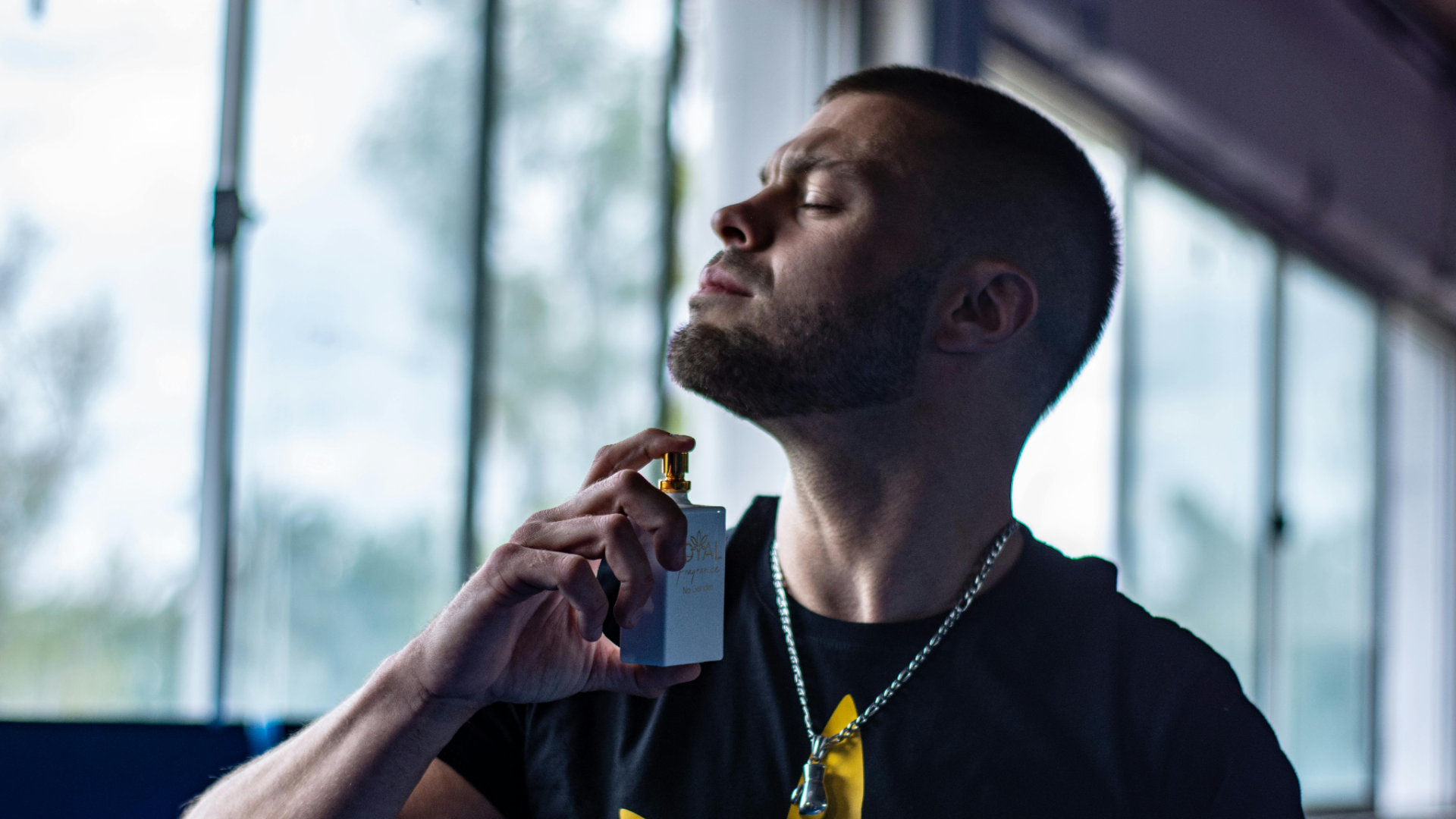 Los perfumes masculinos evolucionan hacia fragancias más personales y versátiles