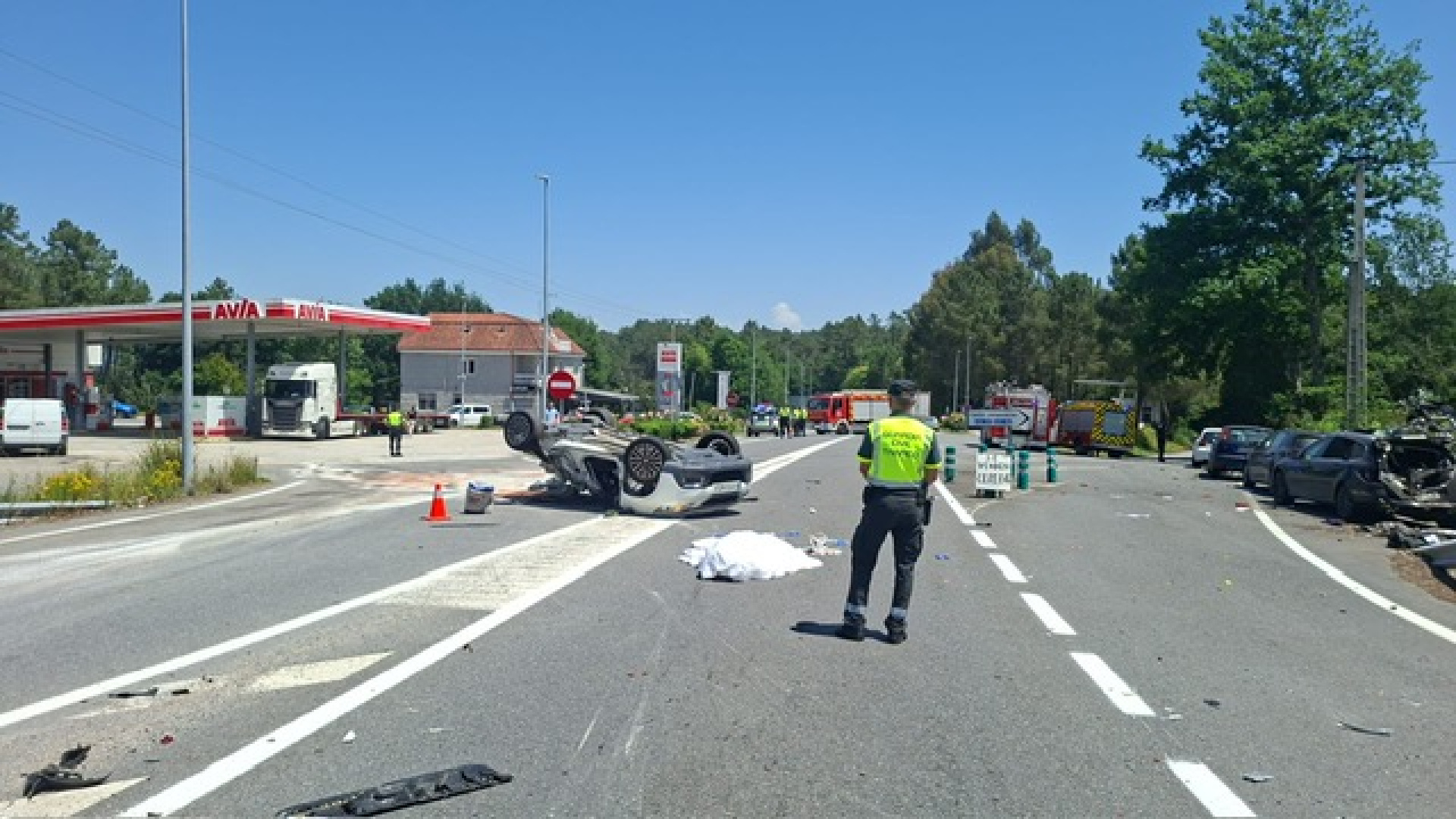 Fallece una conductora y otra persona resulta herida grave tras chocar dos coches en Cea (Ourense)