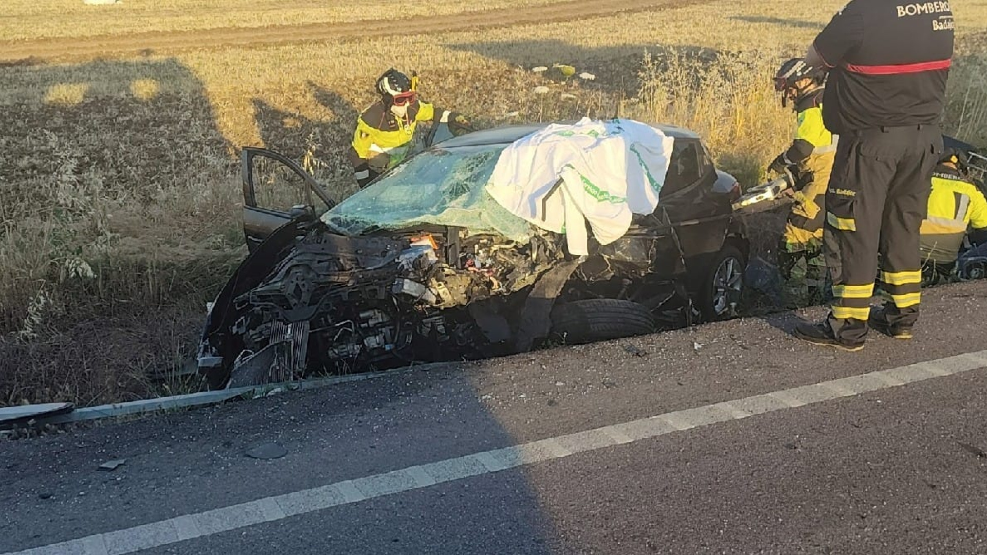 Un fallecido y un herido grave en un accidente de tráfico en Badajoz
