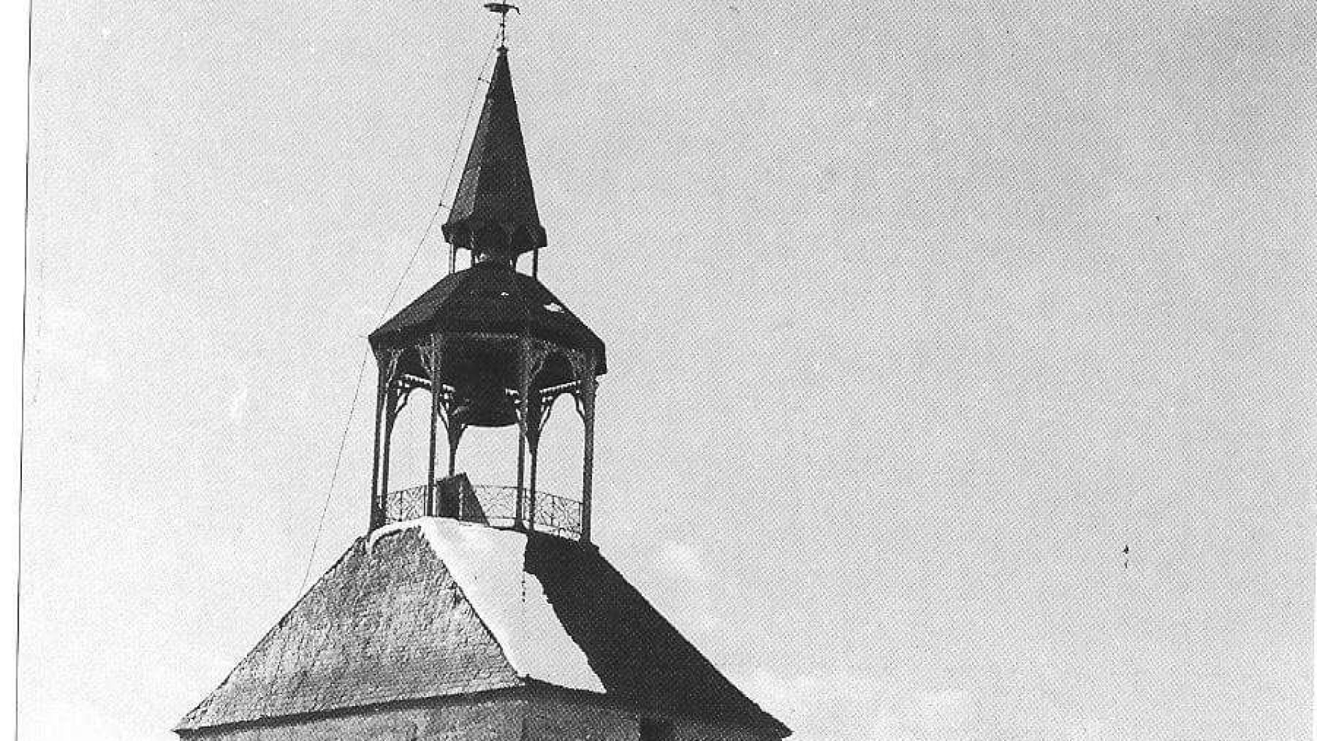 Jaca recupera la memoria de su chapitel : la historia de la torre del reloj que vale la pena recordar