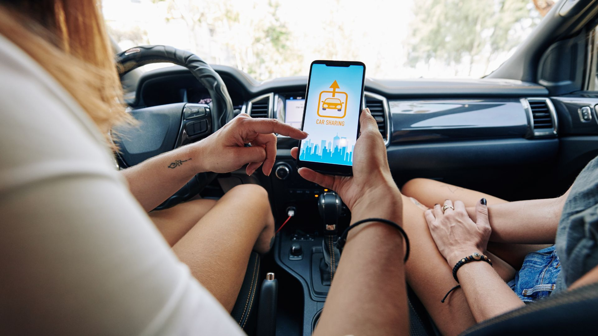 Hacienda pone el foco en Bizum y las apps de coche compartido. Un experto nos lo aclara: “Si hay ingresos regulares, hay que declararlo en la Renta”