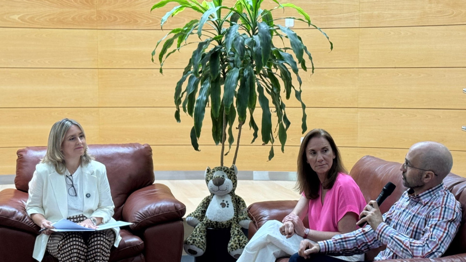 La Región de Murcia impulsa un nuevo modelo de adopción y acogimiento para reforzar el vínculo del menor con su familia de origen