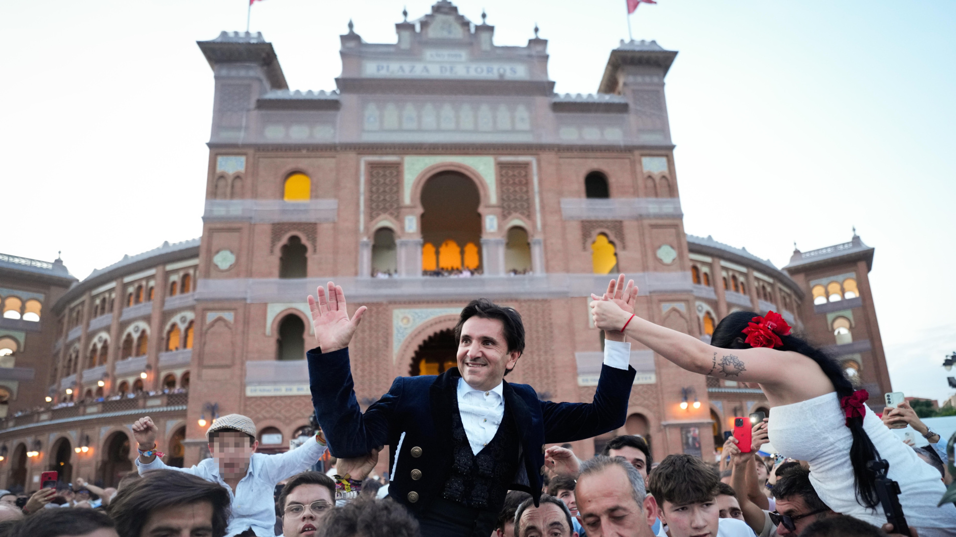 Diego Ventura consigue, de una vez, su vigésima salida a hombros en Madrid