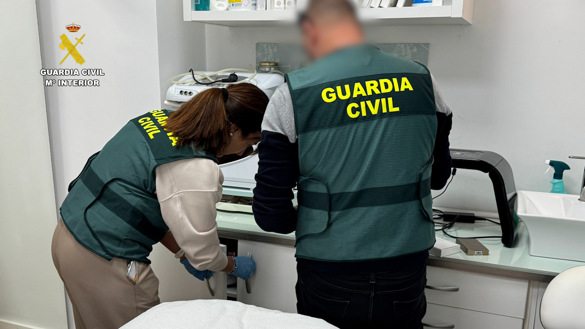 Cae una red de bótox ilegal que operaba en peluquerías y clínicas clandestinas: hay 9 detenidos, uno en Asturias