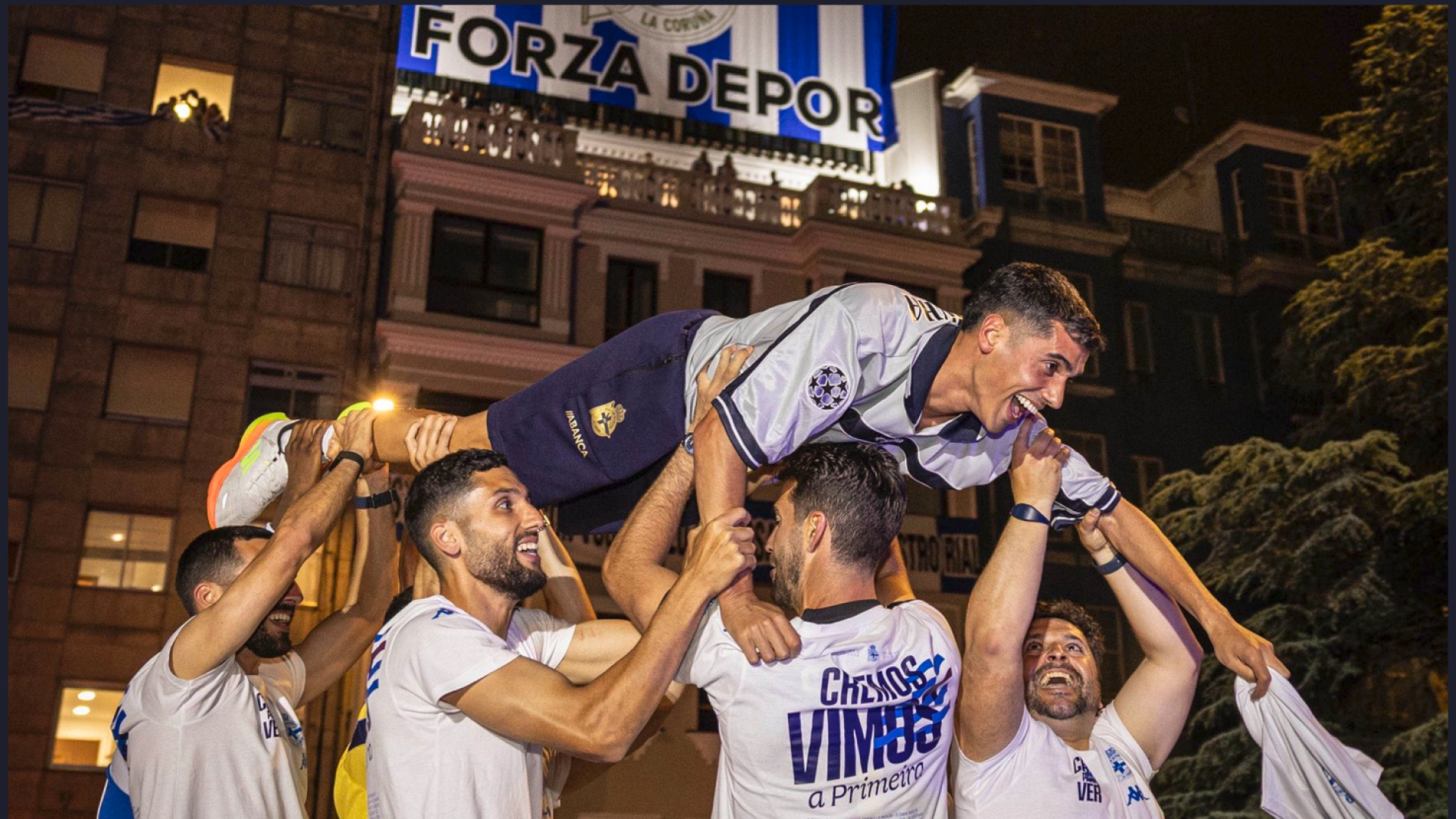 Las frases de los jugadores del Deportivo desde la fuente de Cuatro Caminos de A Coruña: 