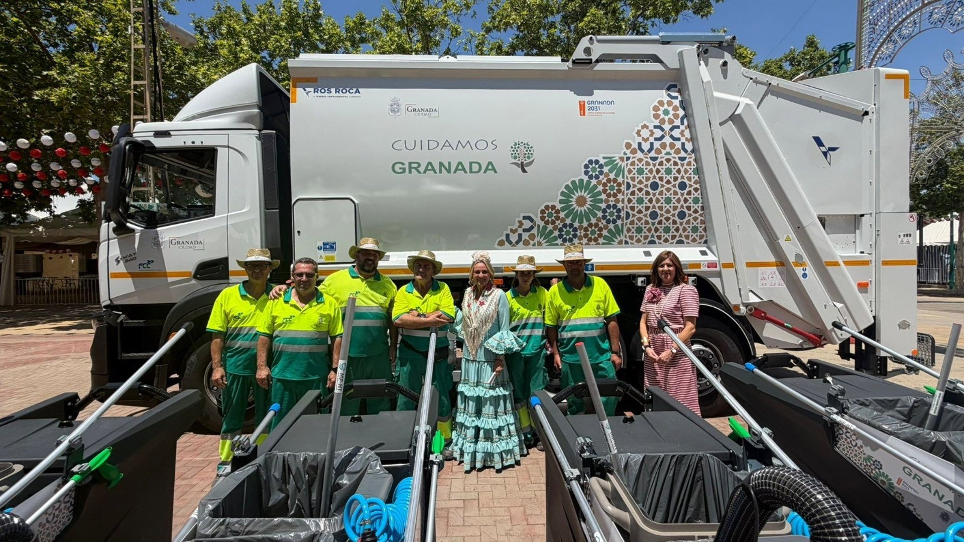 Granada protege a sus barrenderos del calor con relojes que salvan vidas